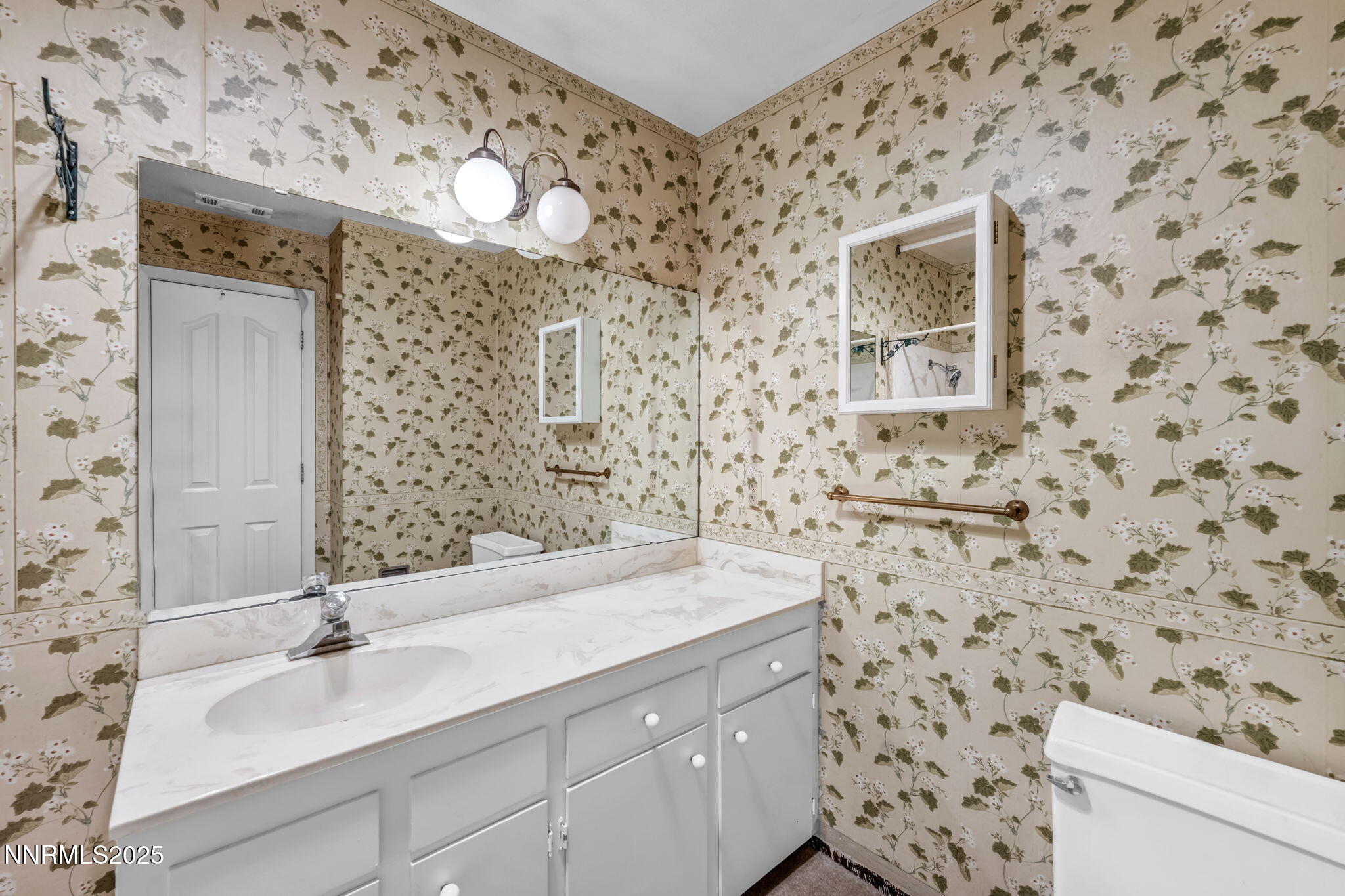 Carson City, Nevada 89703, United States, 3 Bedrooms Bedrooms, ,2 BathroomsBathrooms,Residential,Active,221070