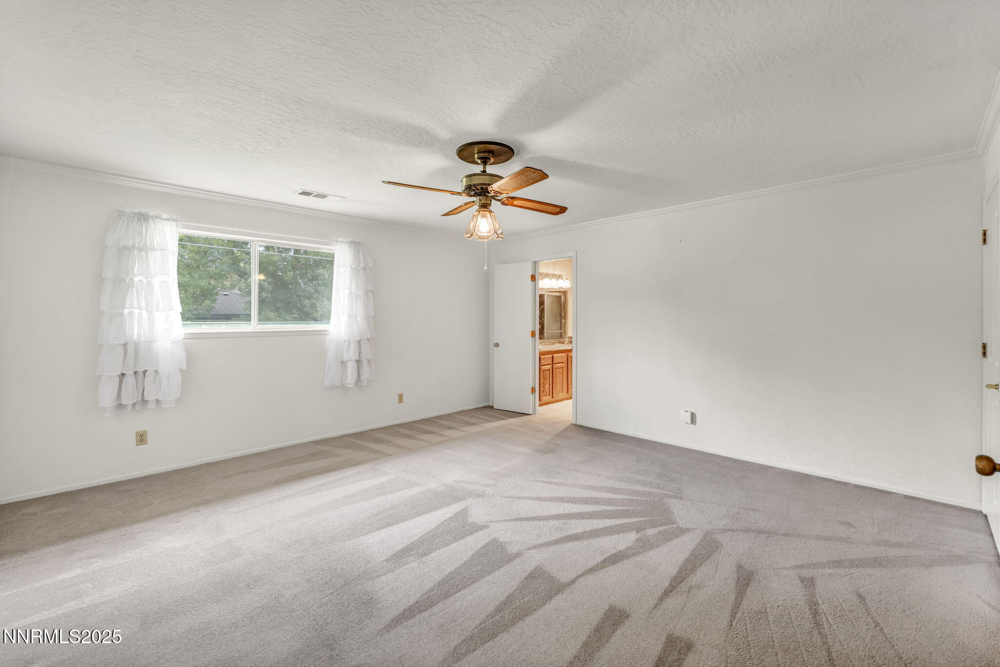 Carson City, Nevada 89703, United States, 3 Bedrooms Bedrooms, ,2 BathroomsBathrooms,Residential,Active,221070