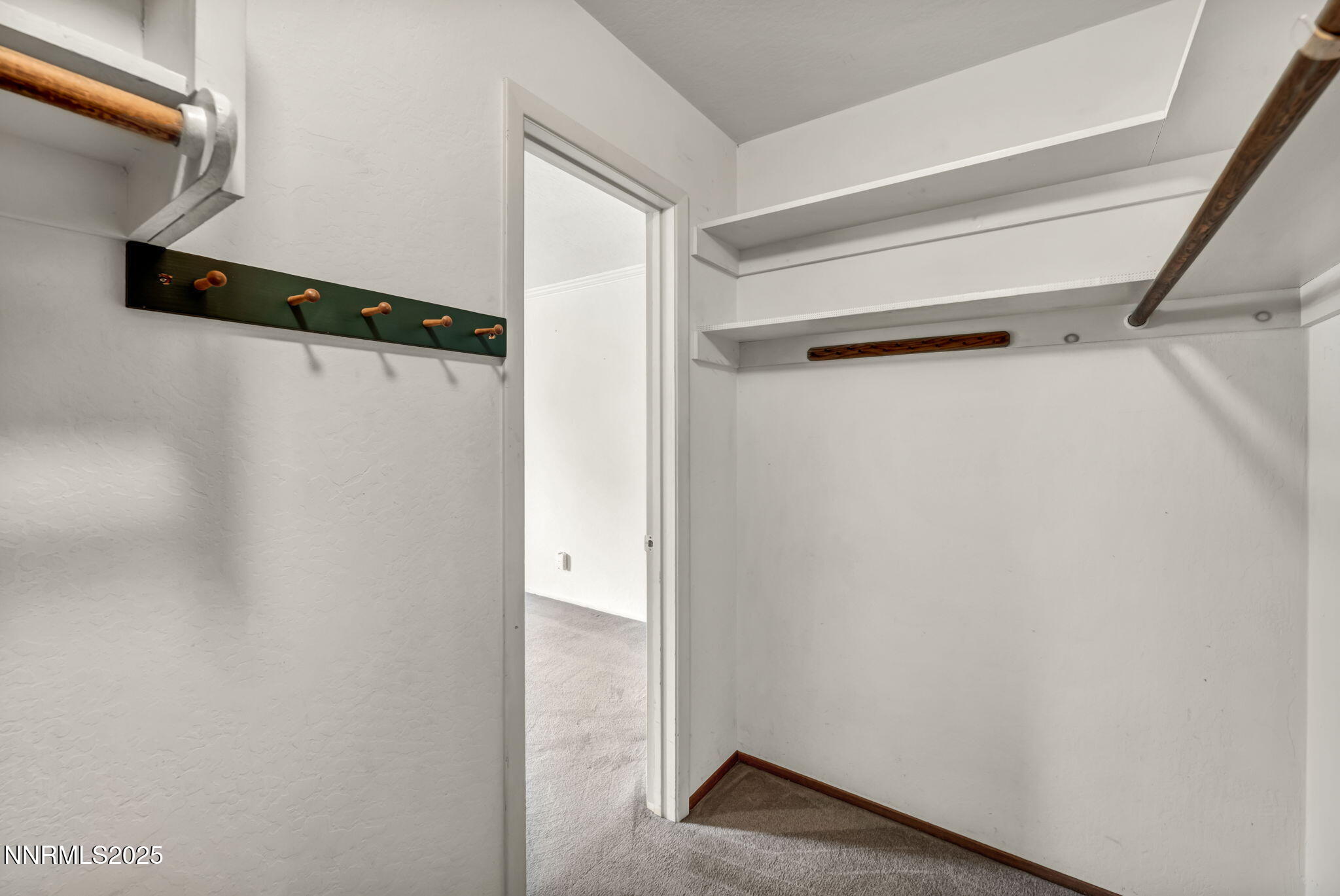 Carson City, Nevada 89703, United States, 3 Bedrooms Bedrooms, ,2 BathroomsBathrooms,Residential,Active,221070