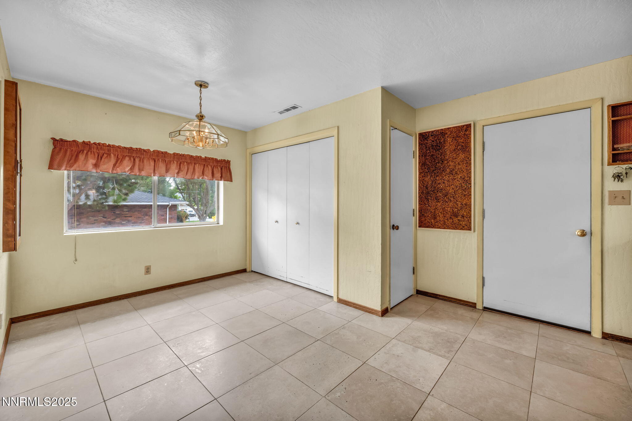 Carson City, Nevada 89703, United States, 3 Bedrooms Bedrooms, ,2 BathroomsBathrooms,Residential,Active,221070