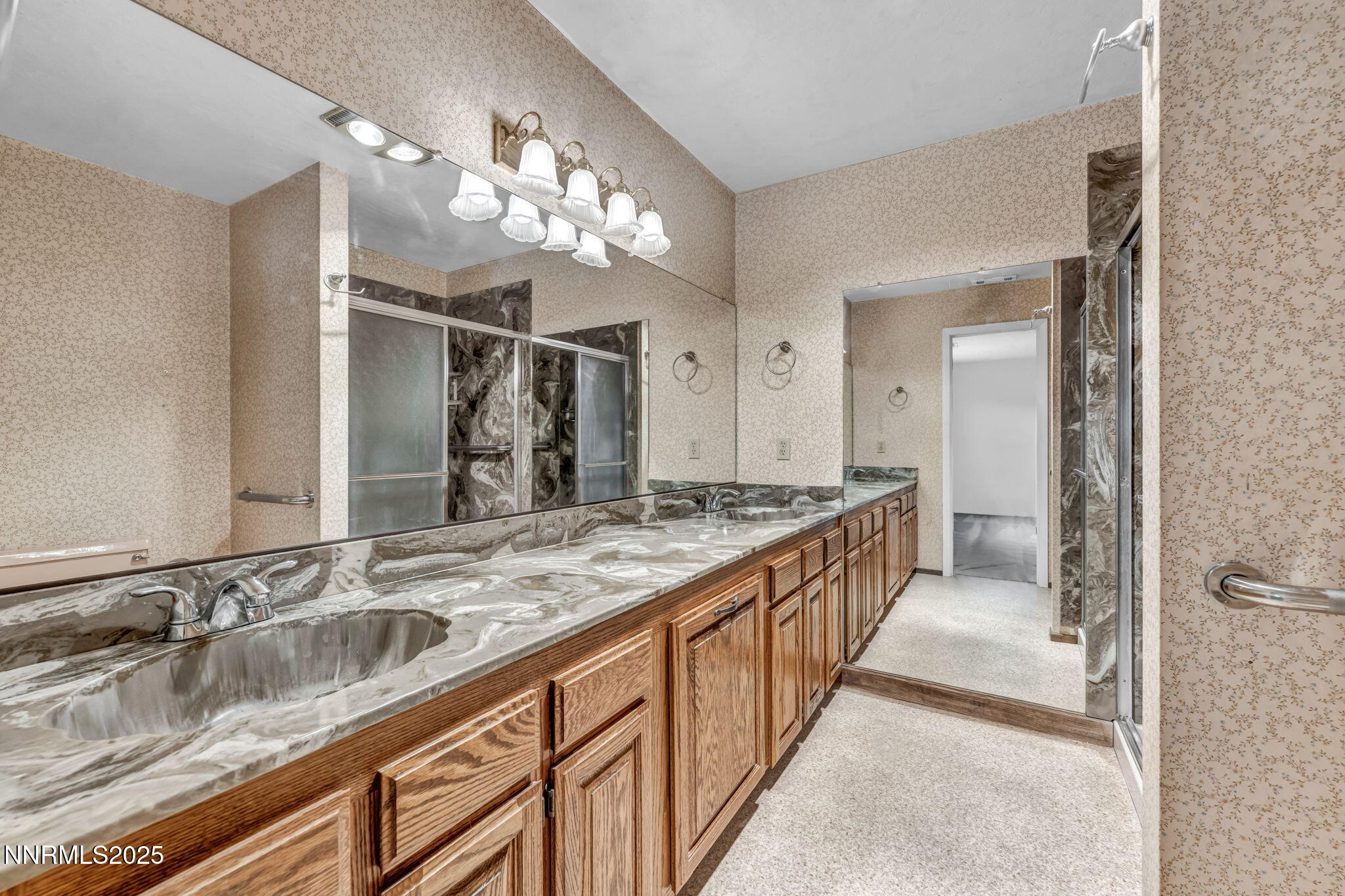 Carson City, Nevada 89703, United States, 3 Bedrooms Bedrooms, ,2 BathroomsBathrooms,Residential,Active,221070