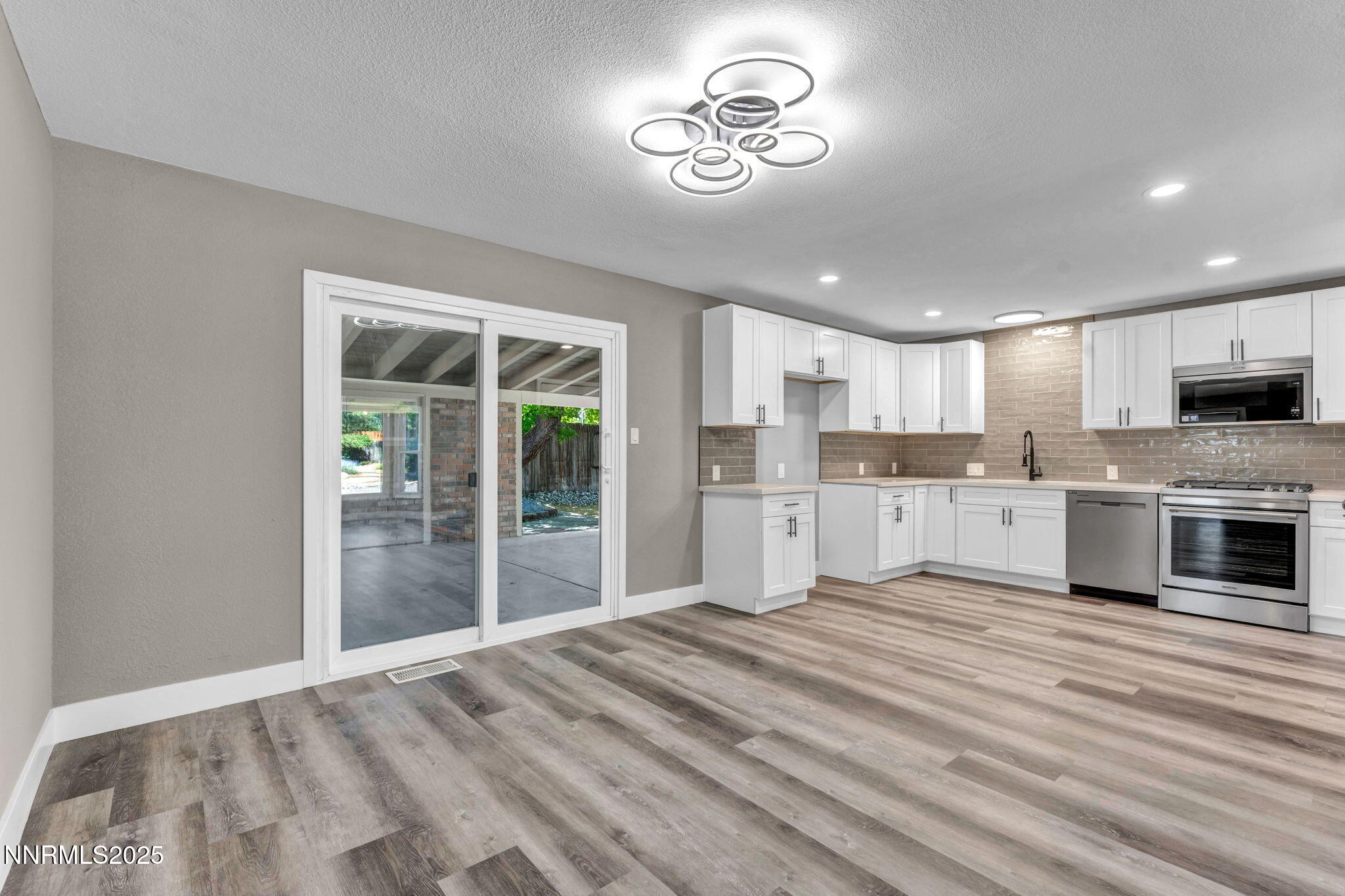 37-web-or-mls-12015-stoney-brook-dr