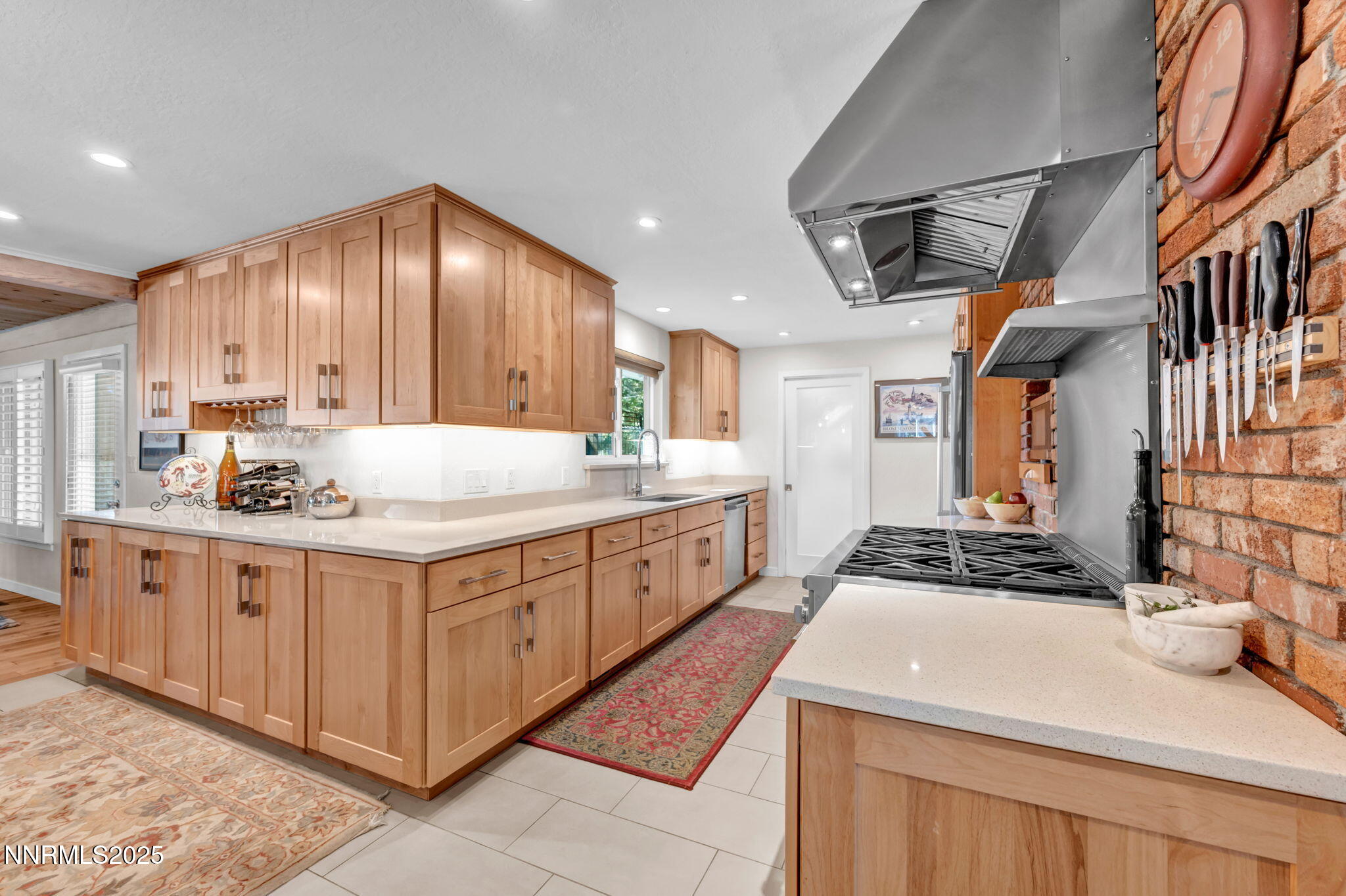 98-web-or-mls-1535-davidson-way