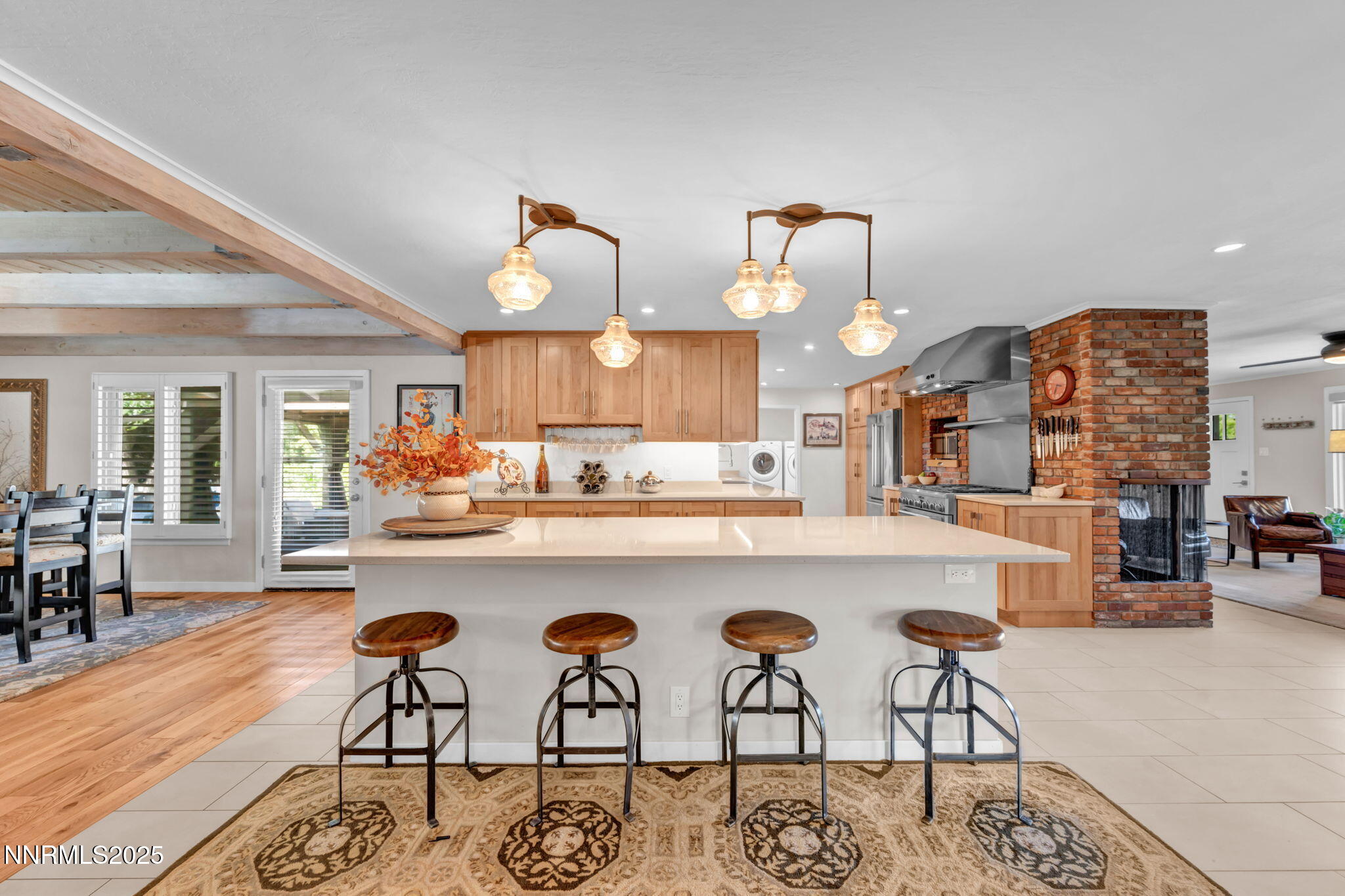 160-web-or-mls-1535-davidson-way