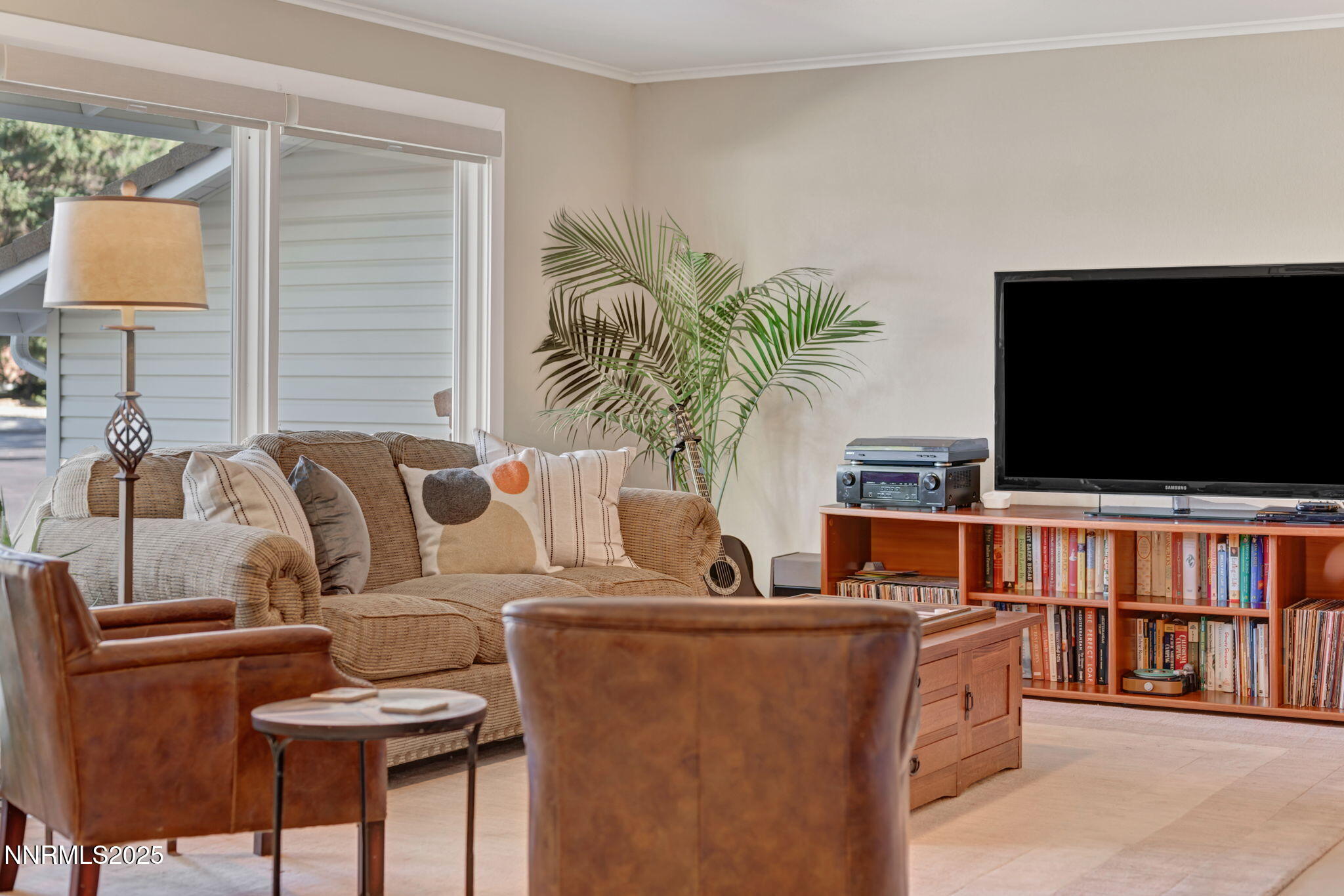 139-web-or-mls-1535-davidson-wayL