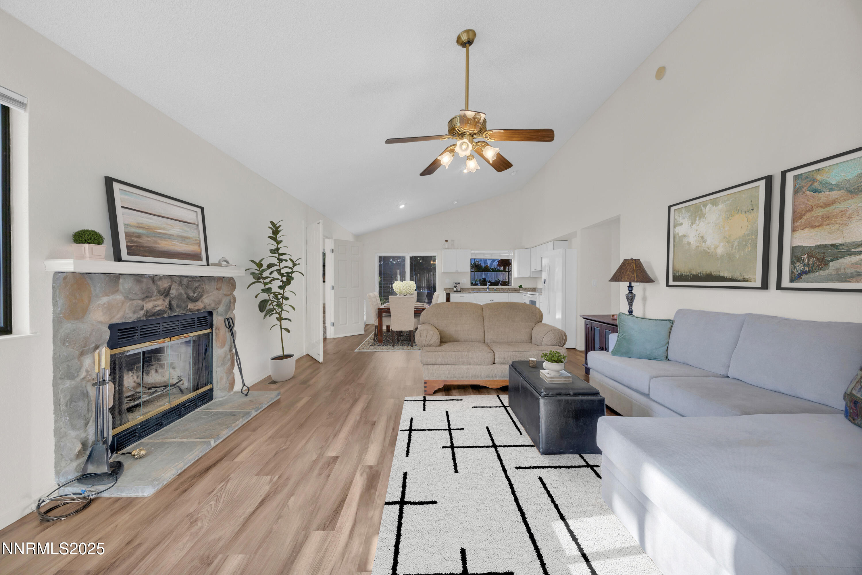 7_img_4469 ( living room)