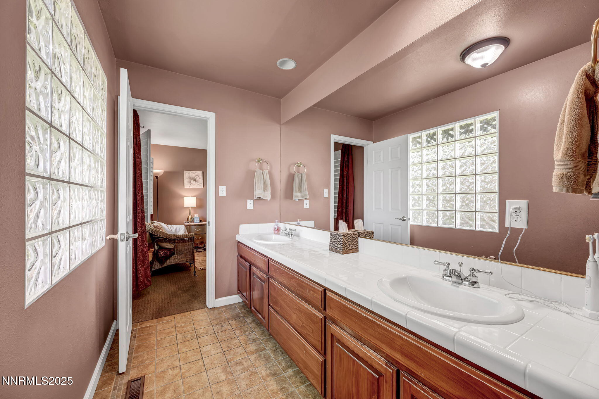 45-web-or-mls-3850-piccadilly-dr