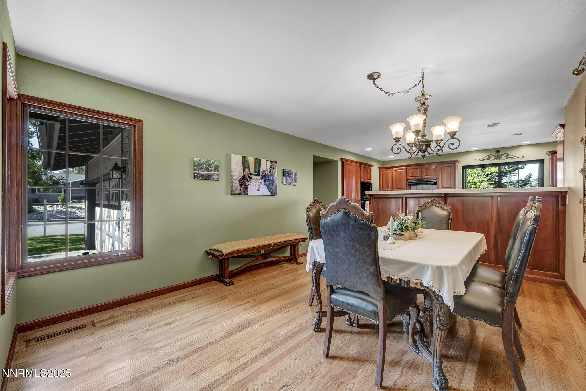 48-web-or-mls-3850-piccadilly-dr