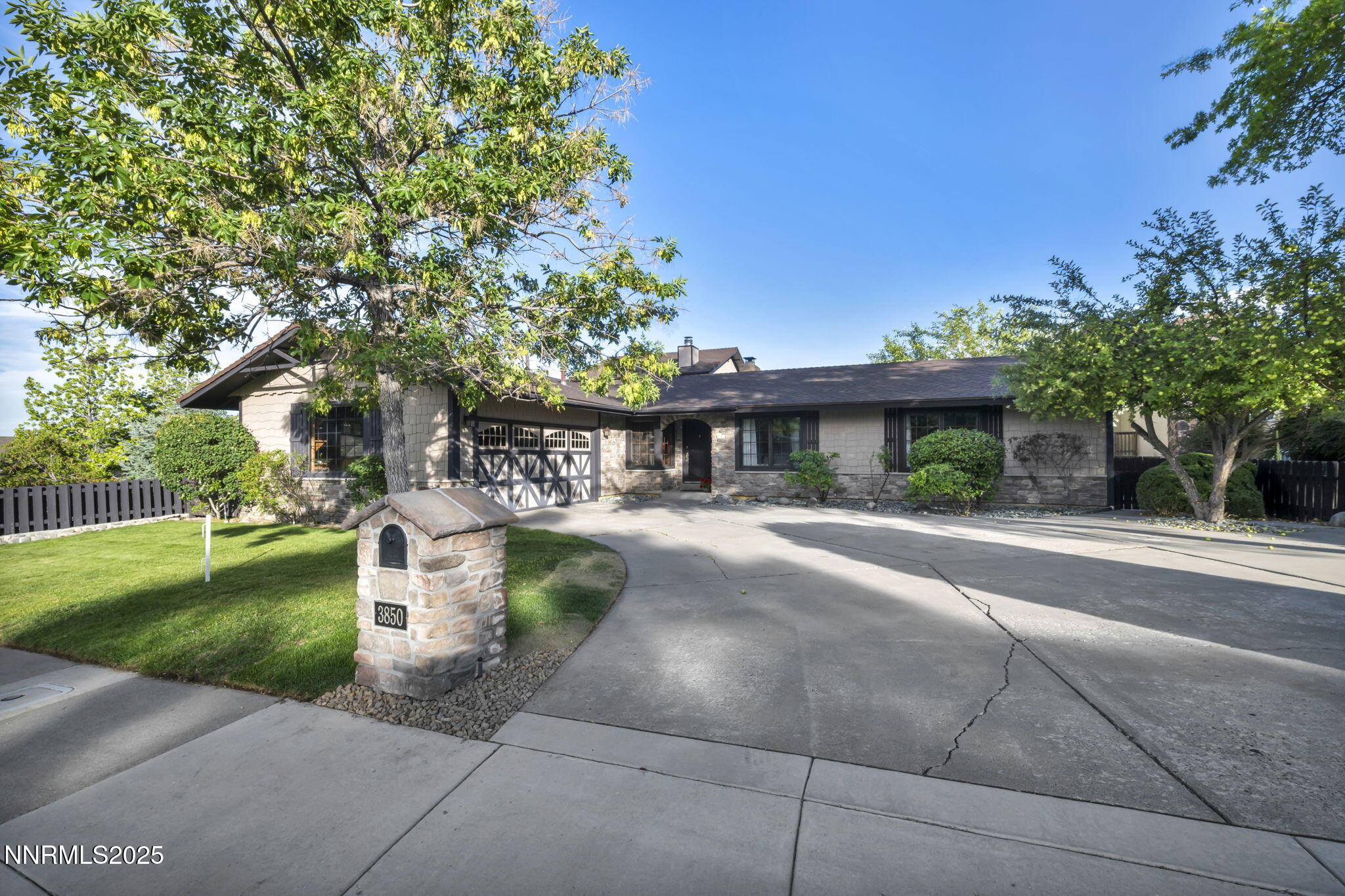 3-web-or-mls-3850-piccadilly-dr