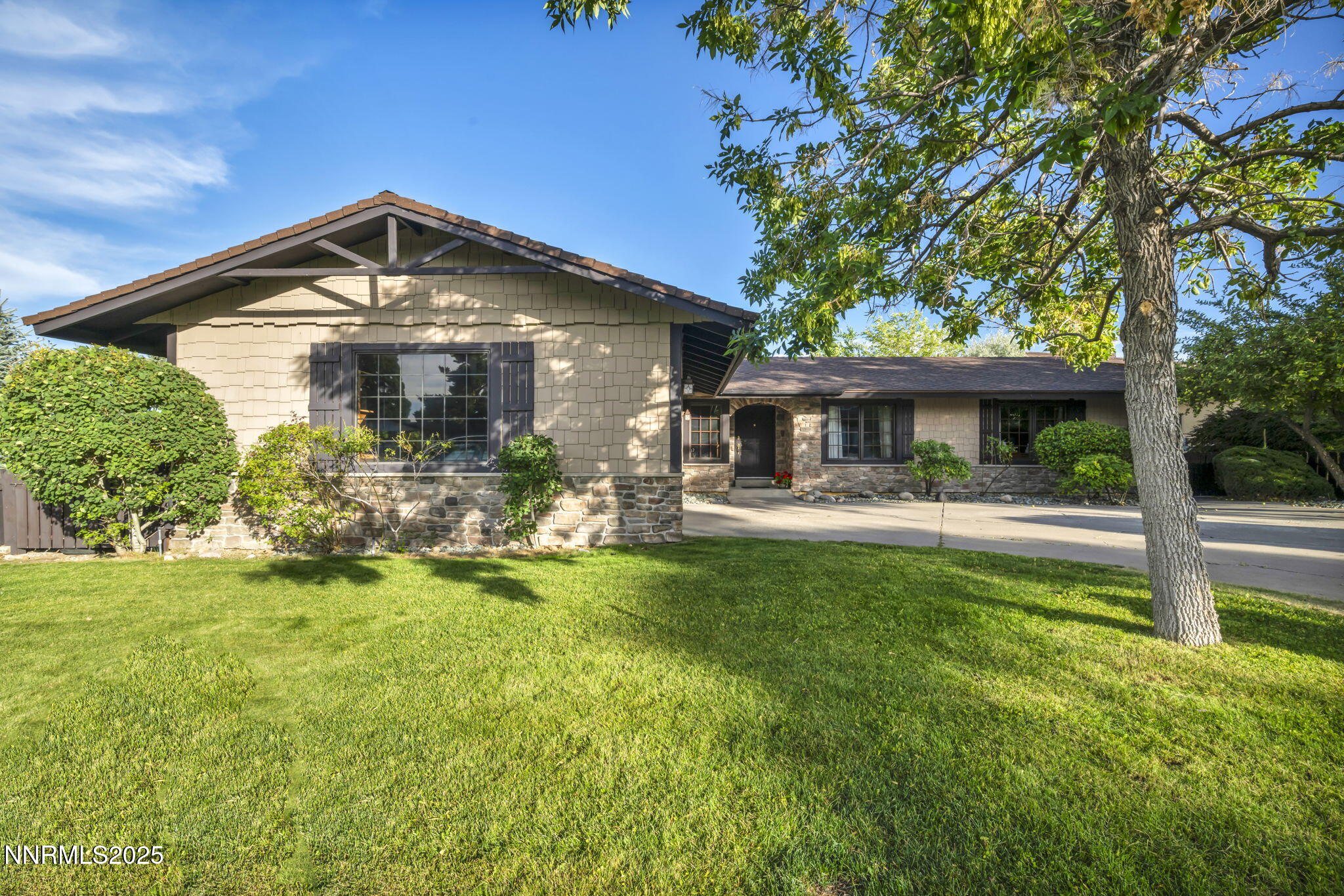 6-web-or-mls-3850-piccadilly-dr