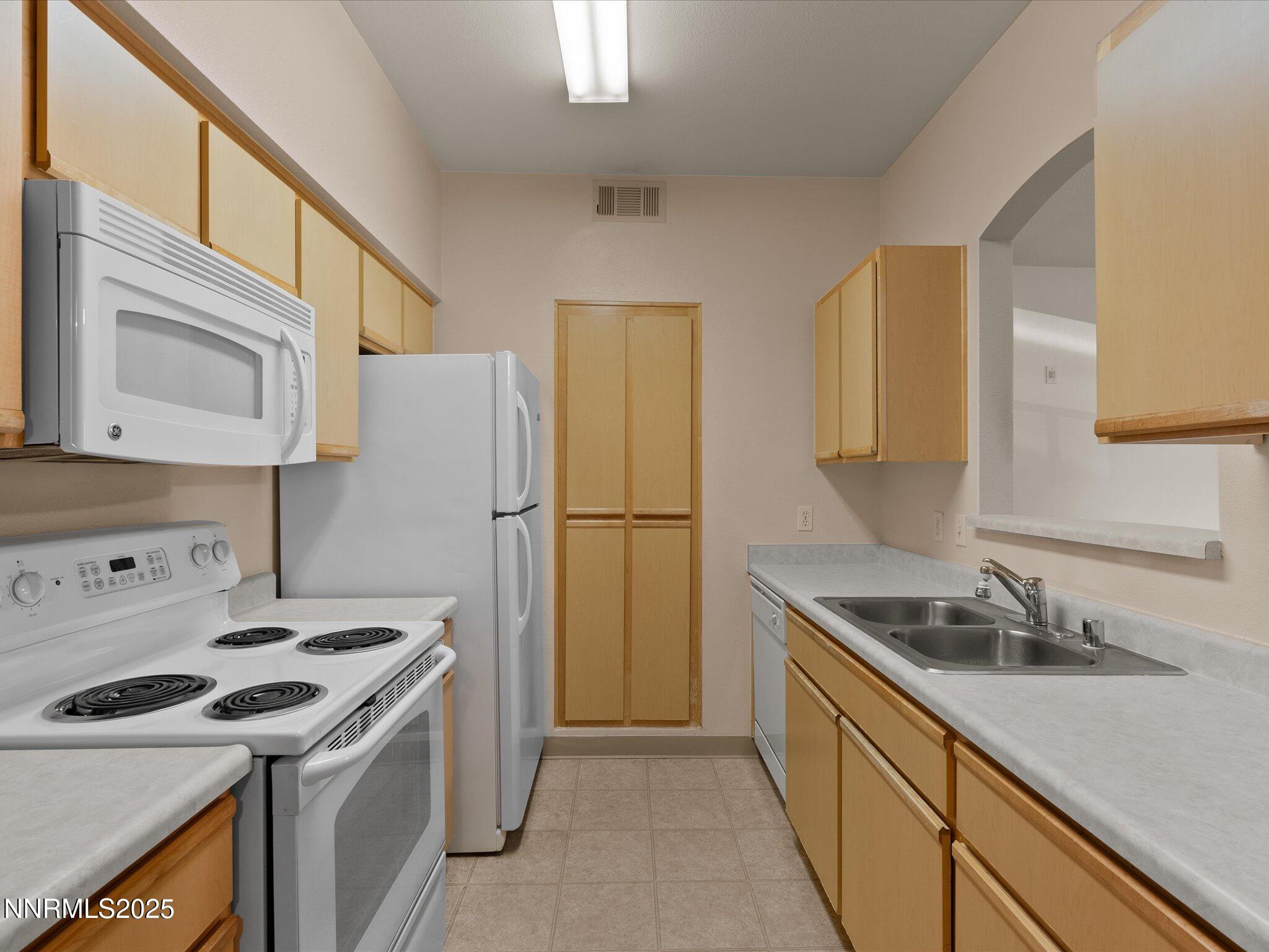 12-6850 Sharlands Ave-Unit 1111-111