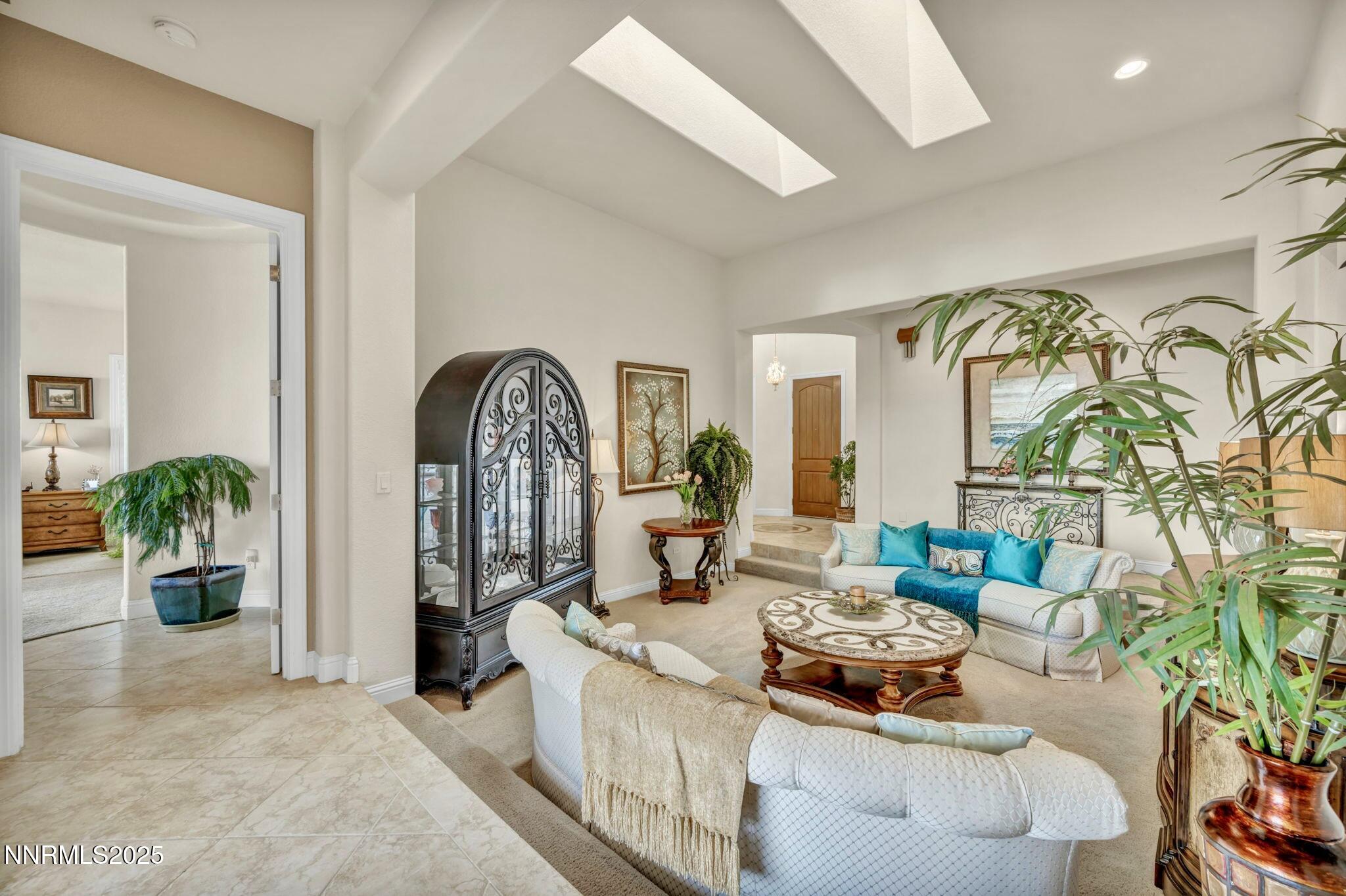 E0BF5AD7-491F-483E-BEF0-E17F9802C086_1_2