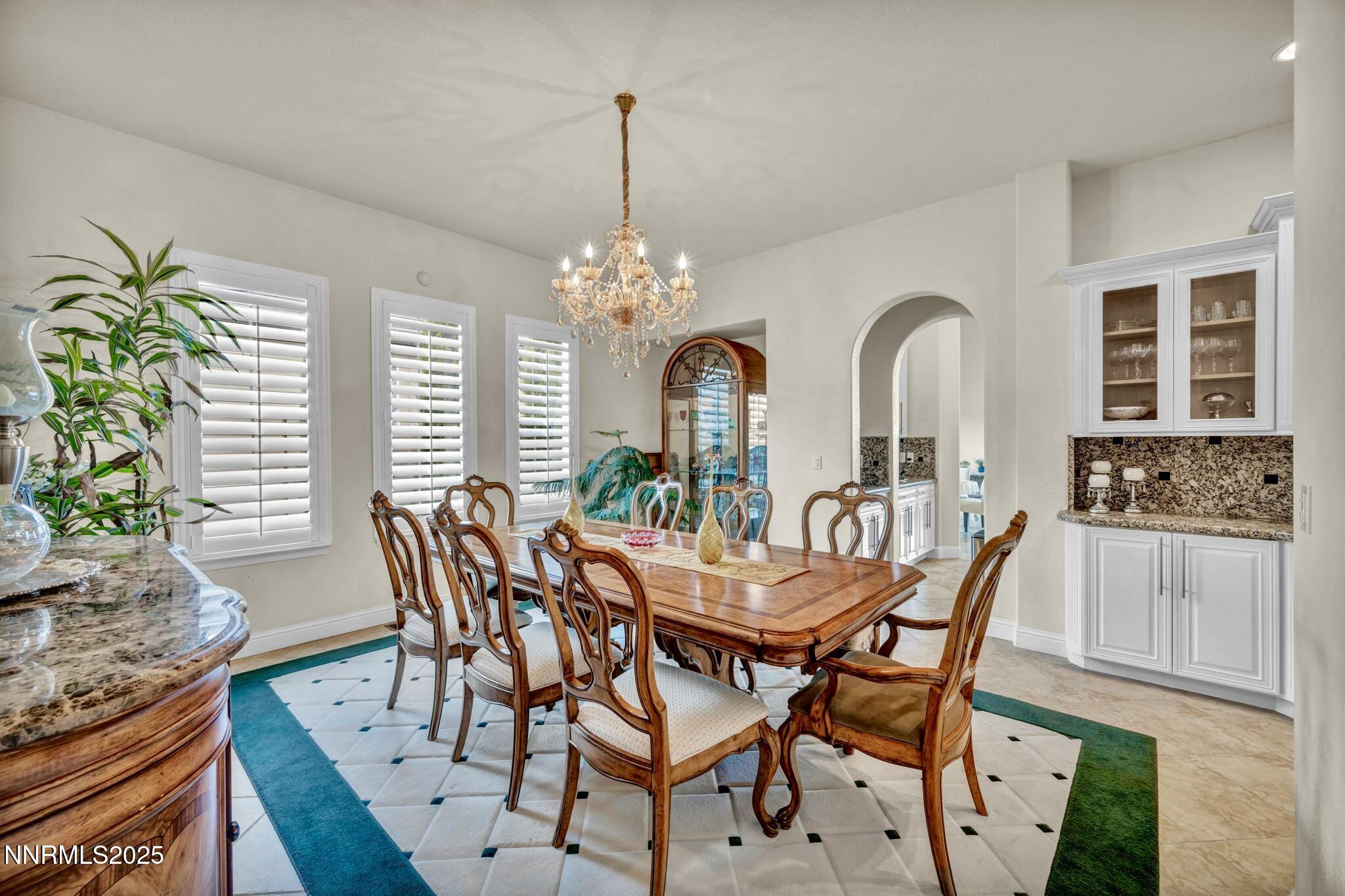 AFE11CFF-4583-4D50-BAD4-B457FFCE5568_1_2