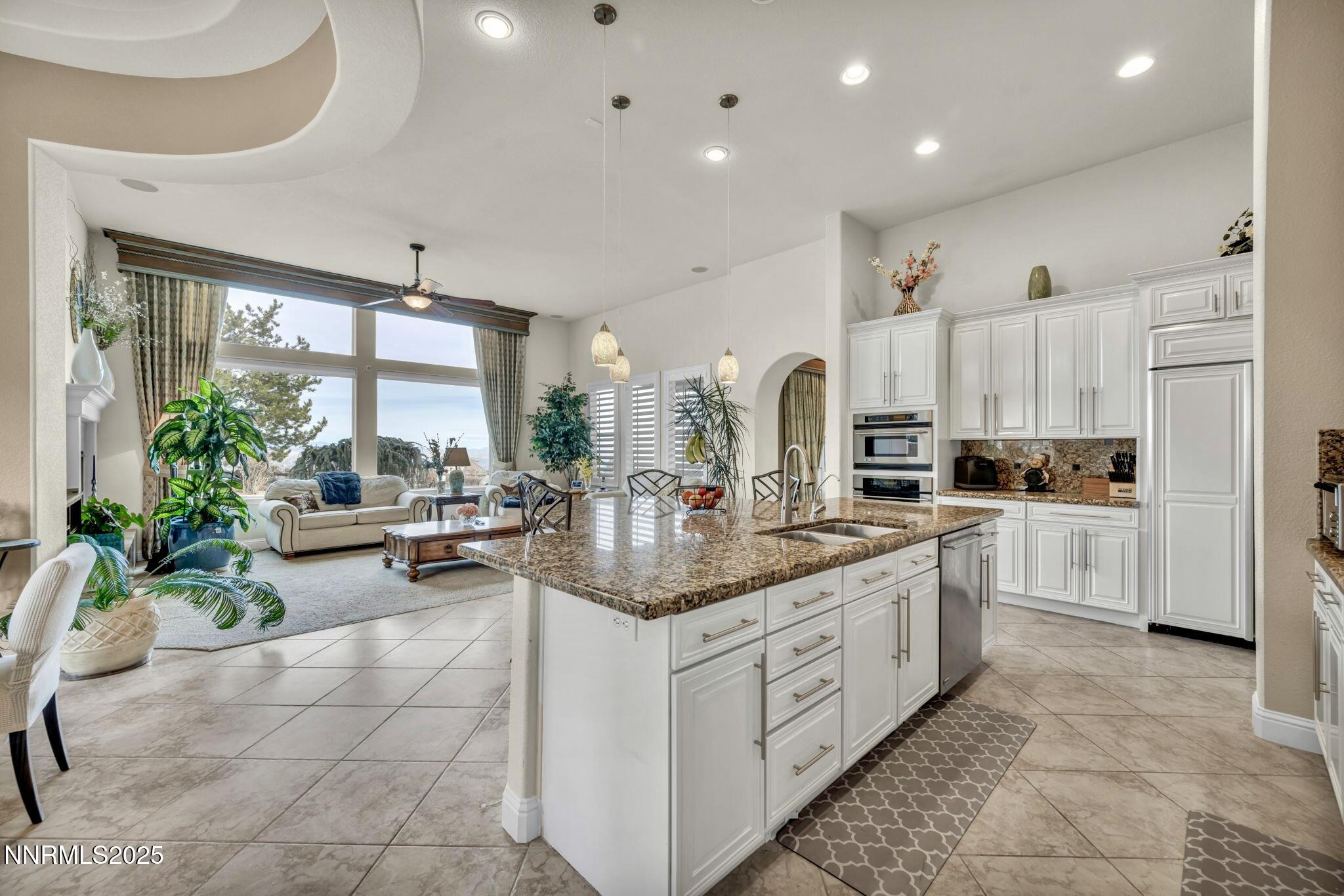 9C0F091D-E206-41E6-A4C3-A530E9F762DF_1_2