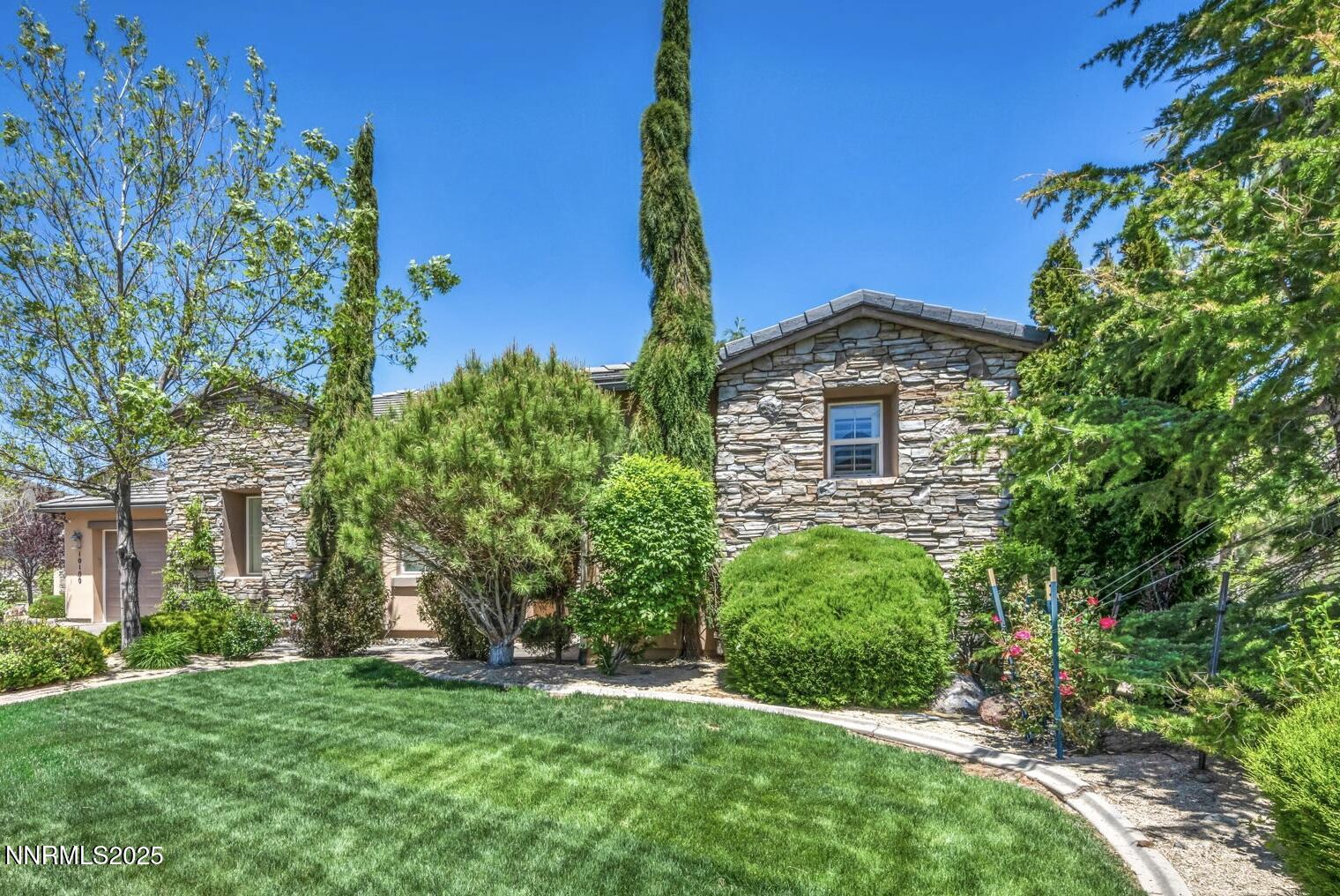 8CC66357-EA9E-4AFB-919A-E65FCC0A8FA4_1_2