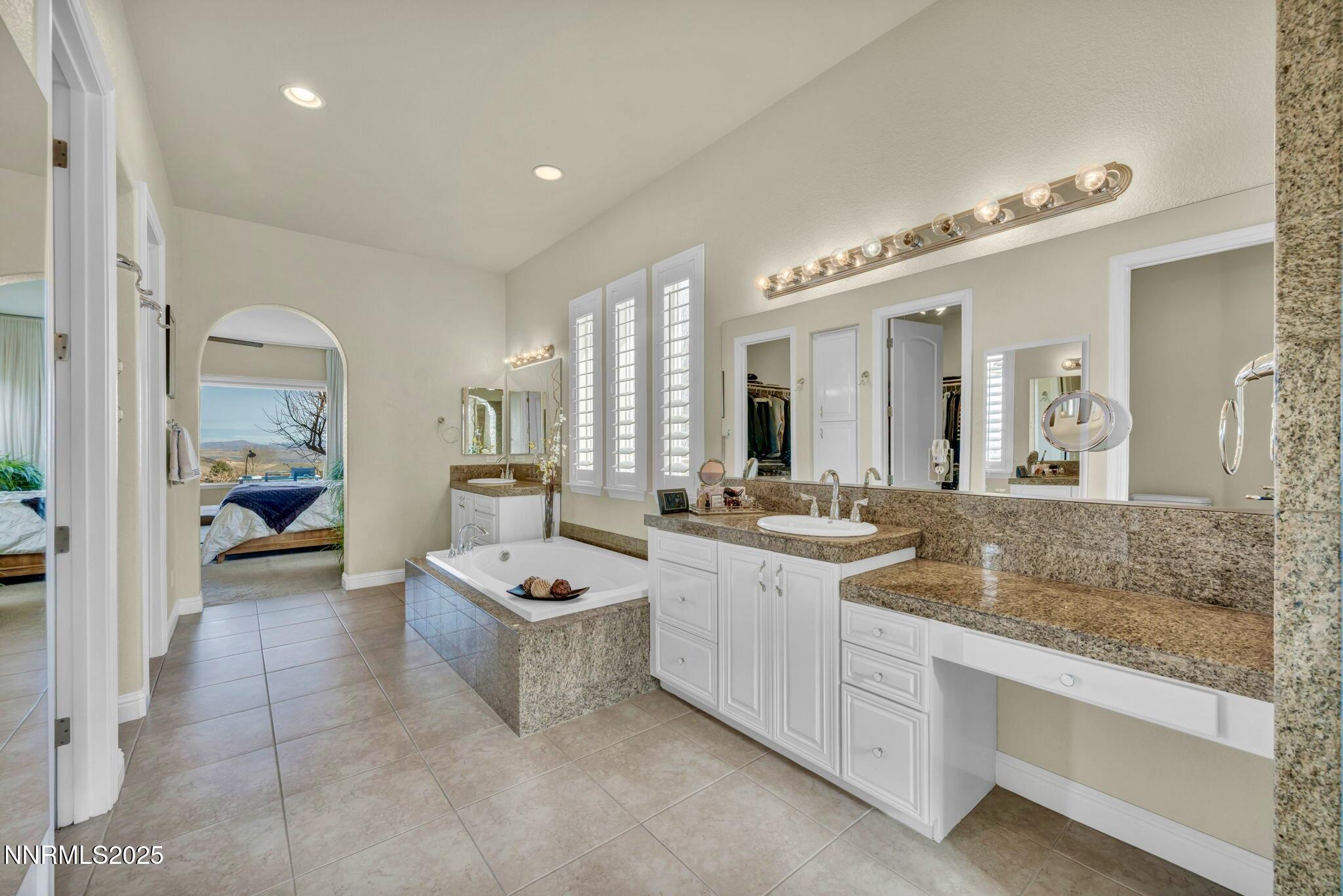 6AADEB67-E41F-4263-8061-87B8AA9D7D19_1_2