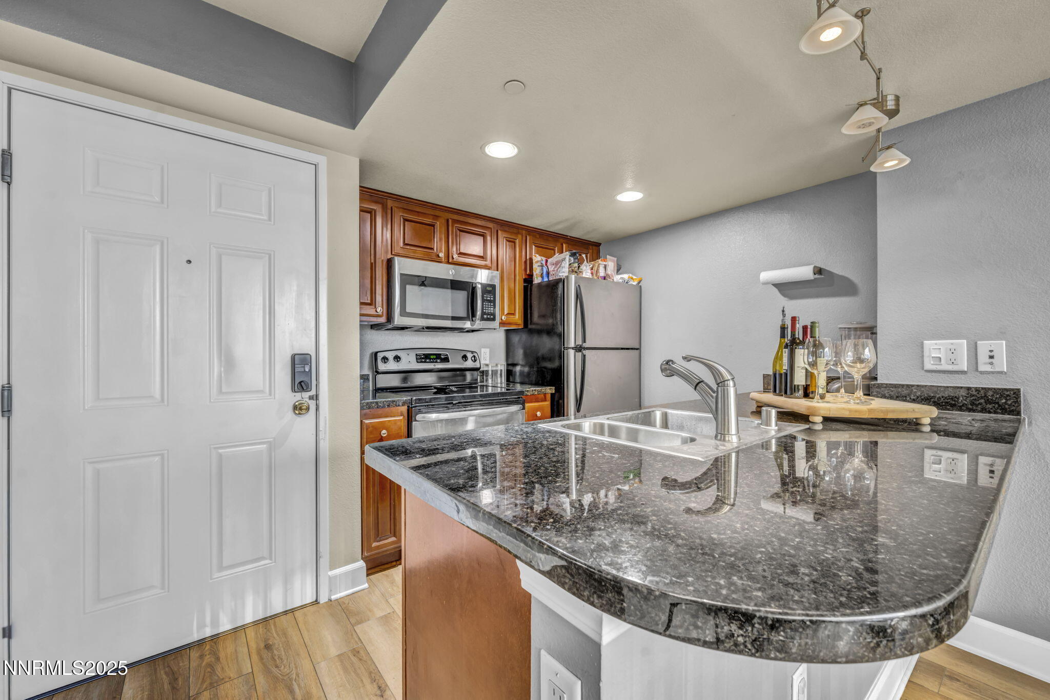 24-web-or-mls-450-n-arlington-ave