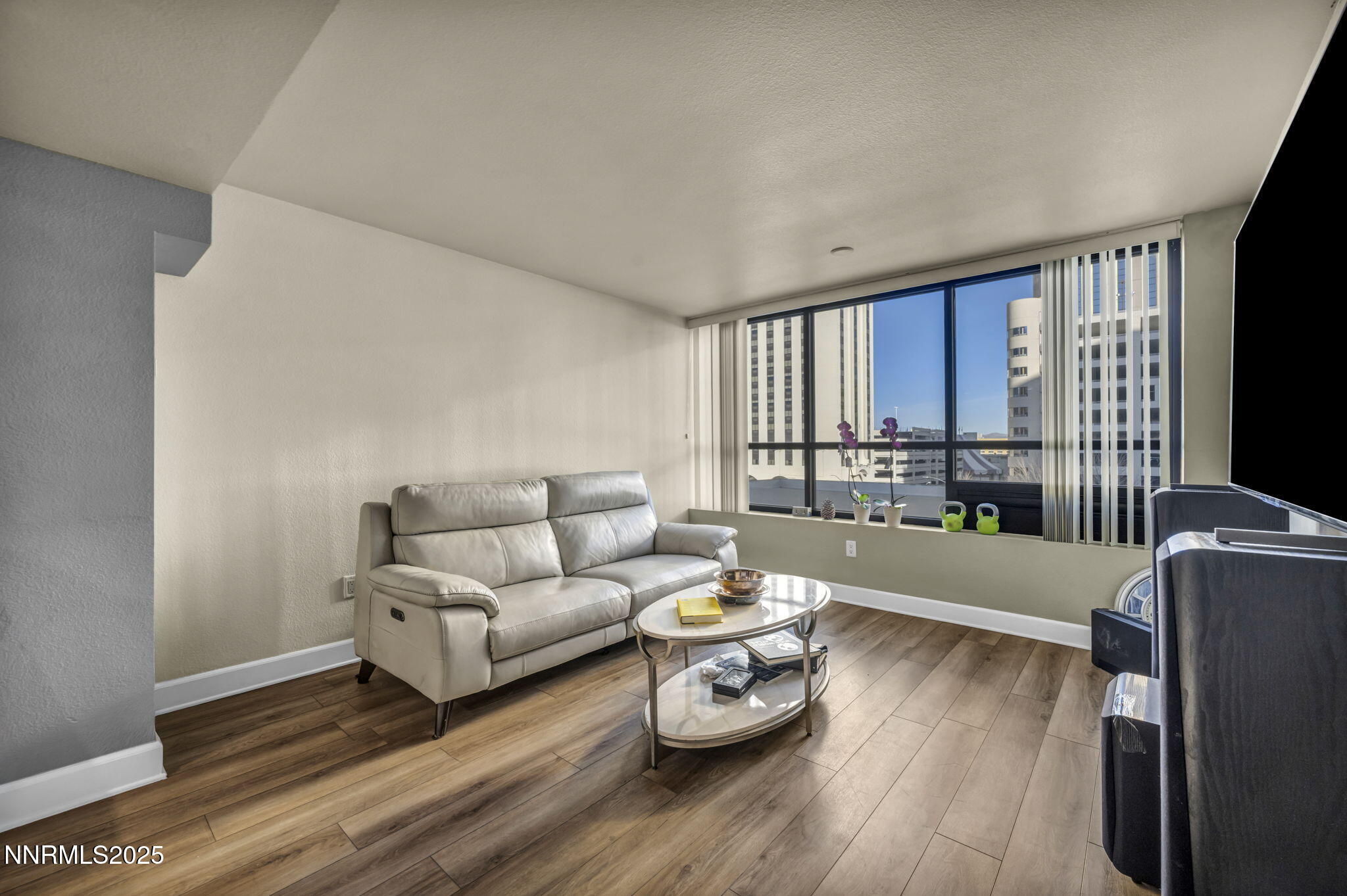 20-web-or-mls-450-n-arlington-ave