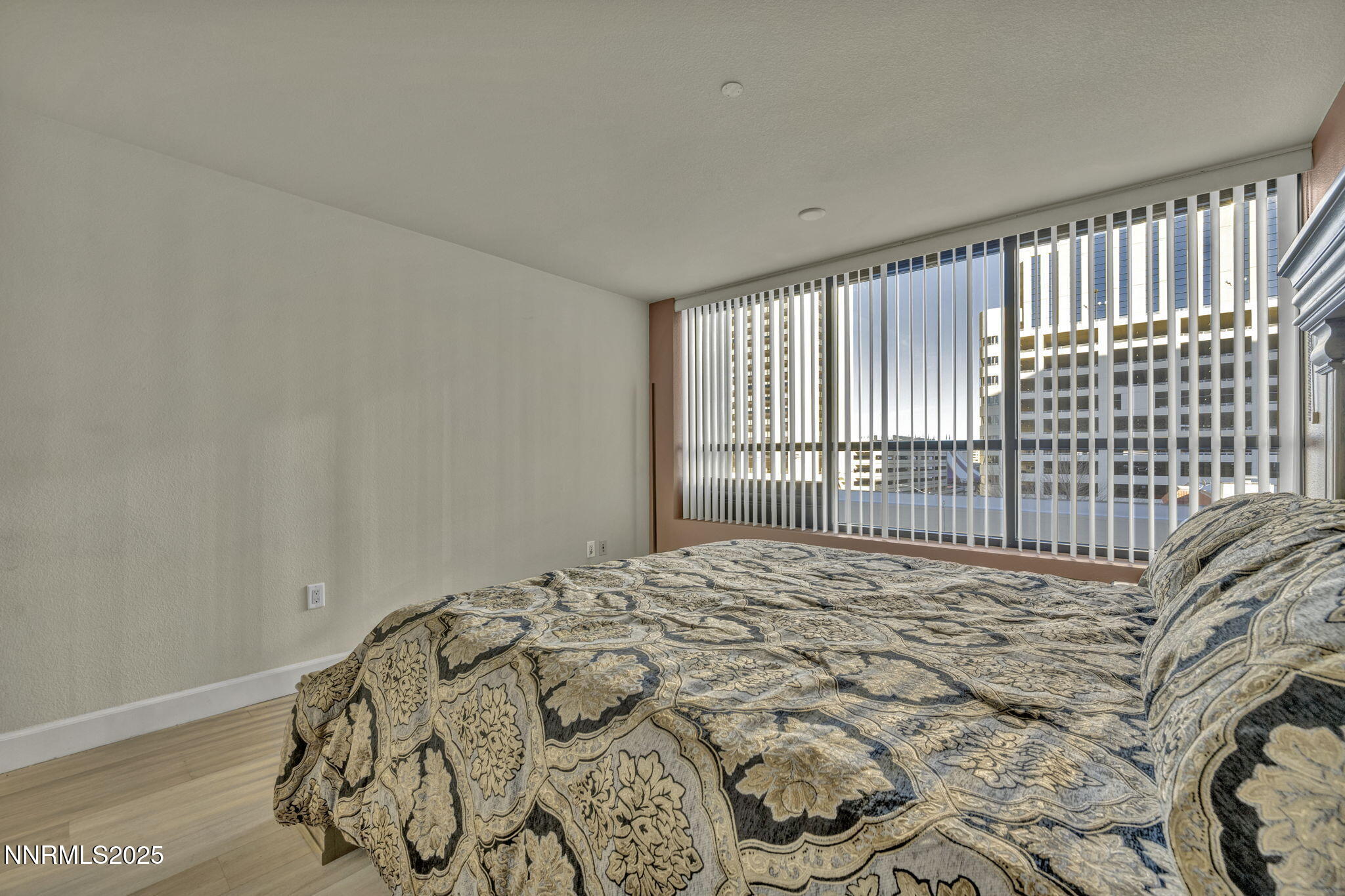 26-web-or-mls-450-n-arlington-ave