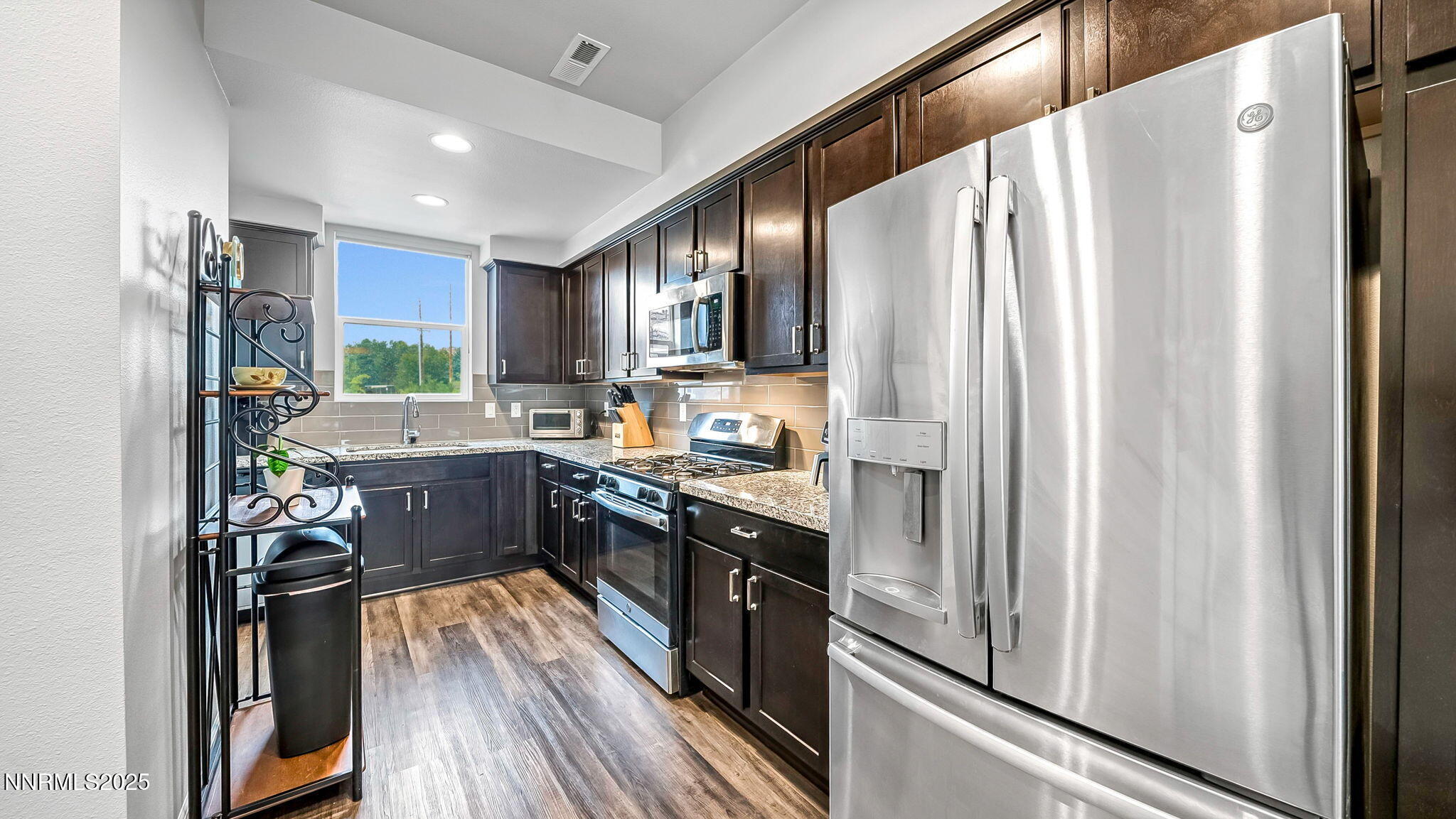 10-DSC01615_6_7_9-Edit