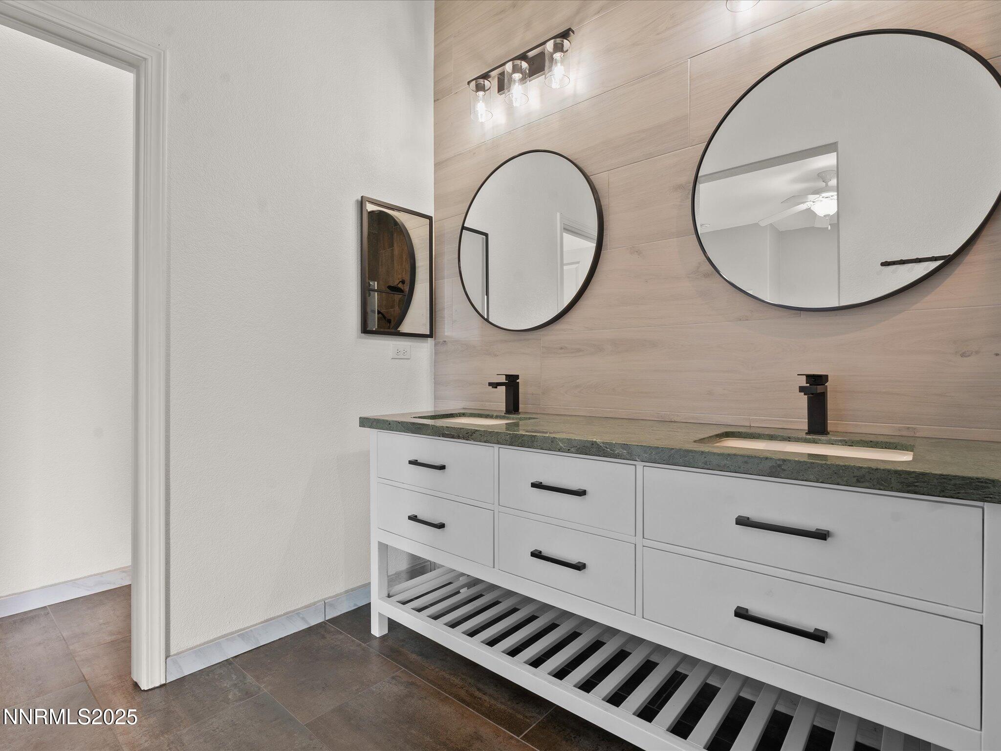 25-7100 Souverain Ln-124