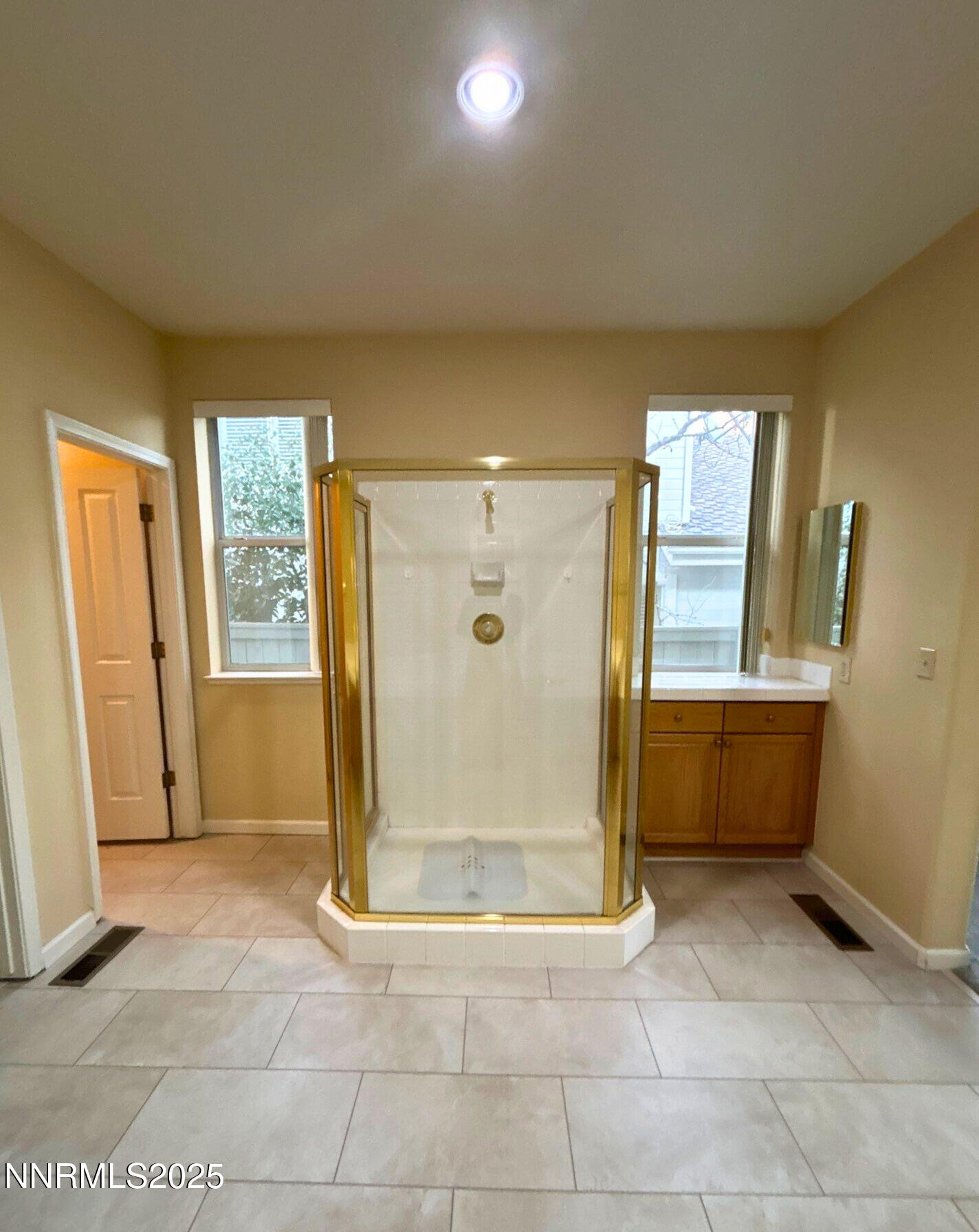 04f1a8e1-b4c2-4095-a594-3ac598f20c42