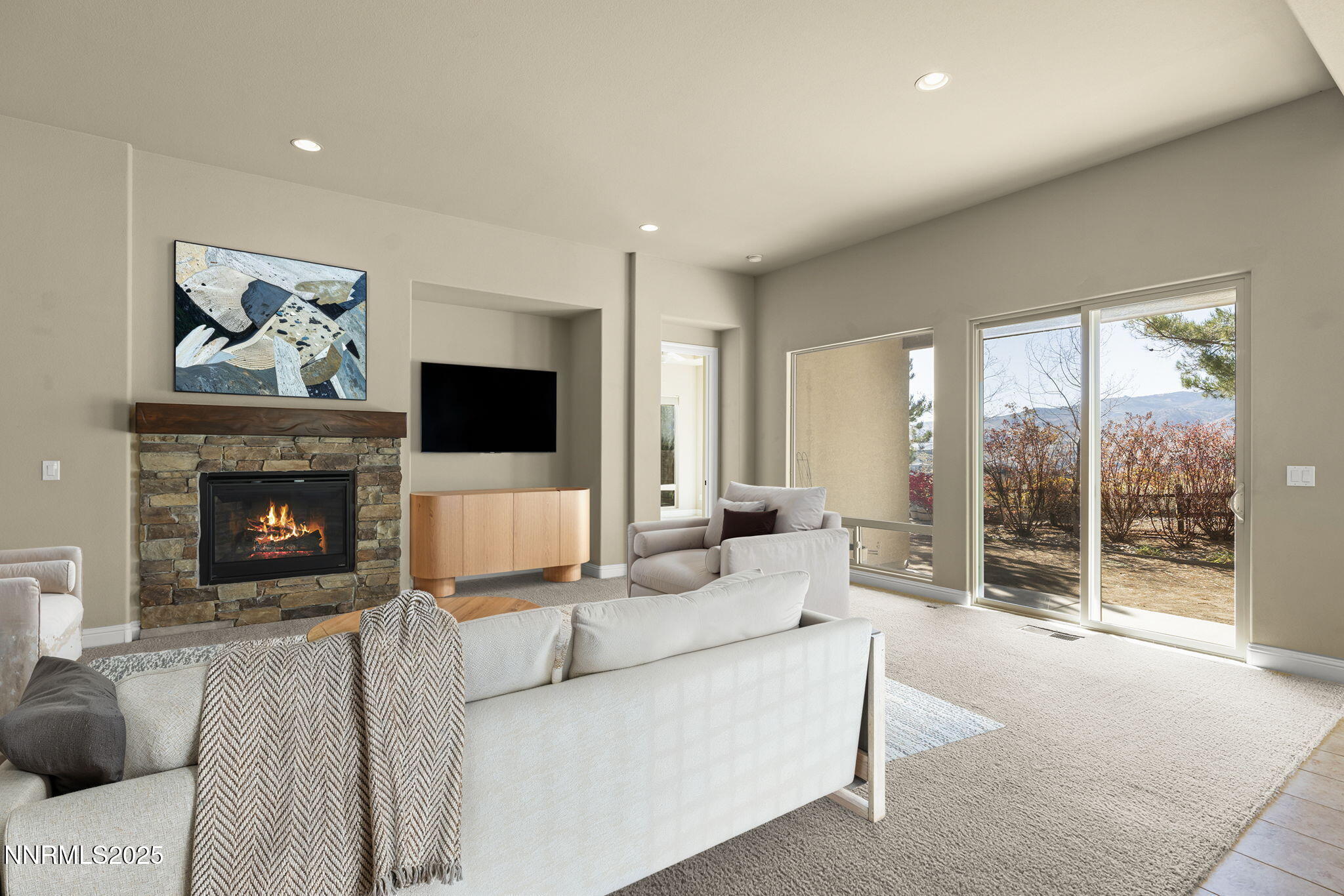 11-web-or-mls-8590_18th_Hole_Trail_Livin