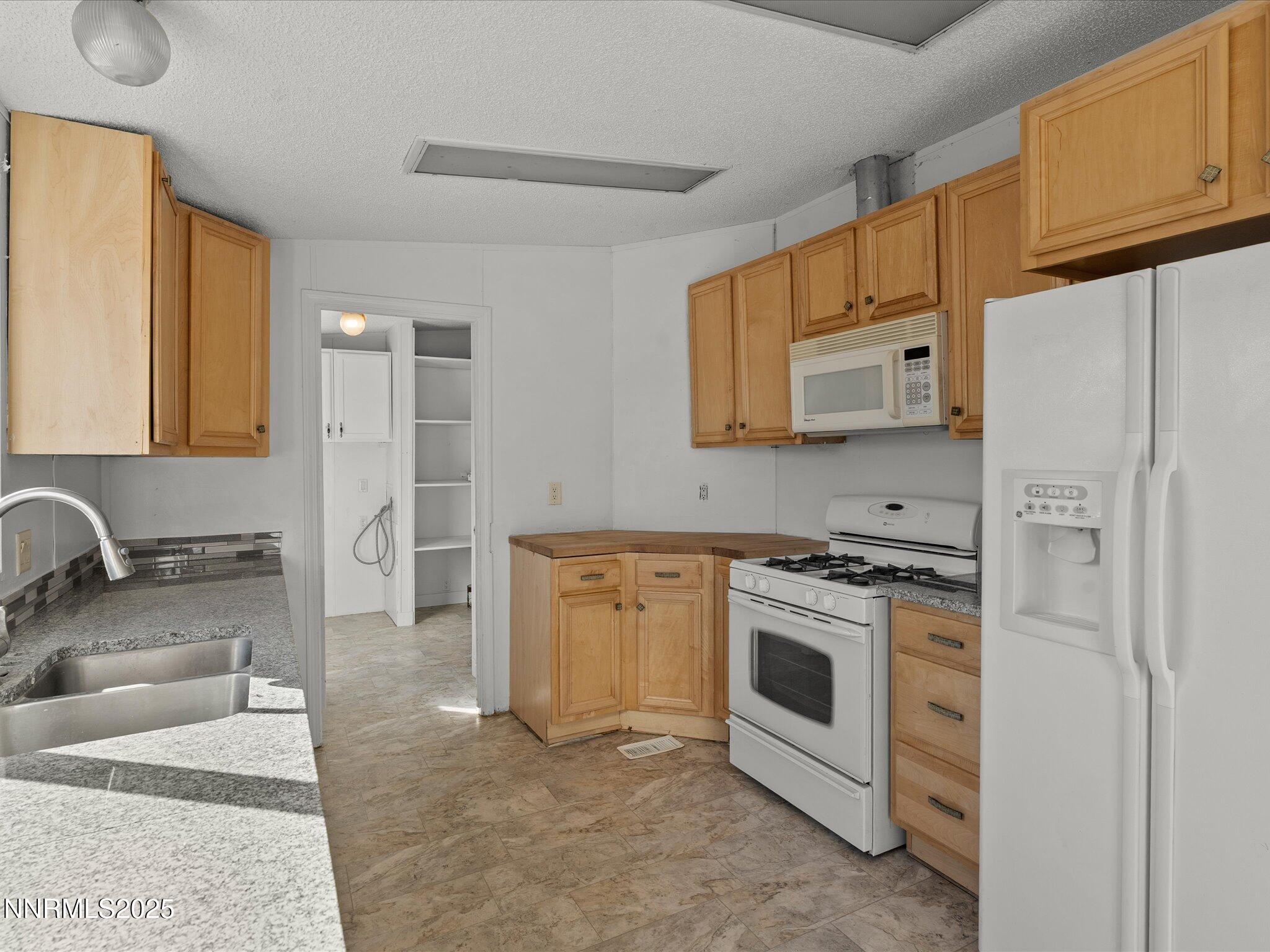 19-871 Jennys Ln-118