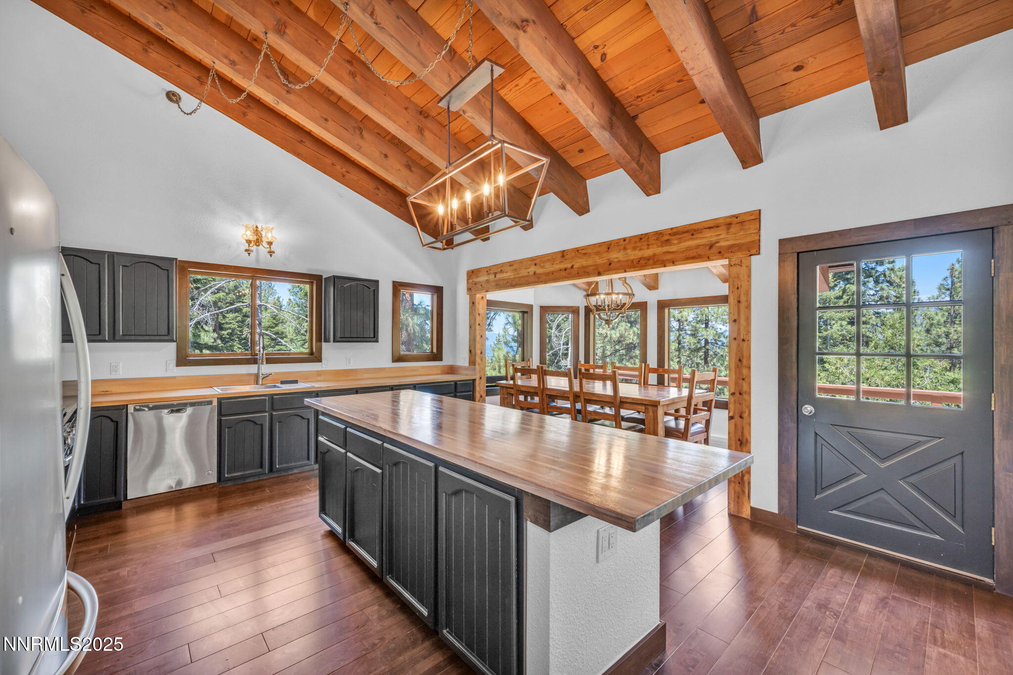 64-web-or-mls-638-n-martin-dr