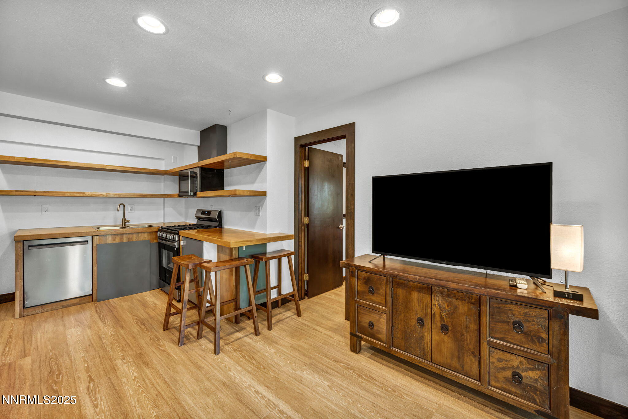 87-web-or-mls-638-n-martin-dr