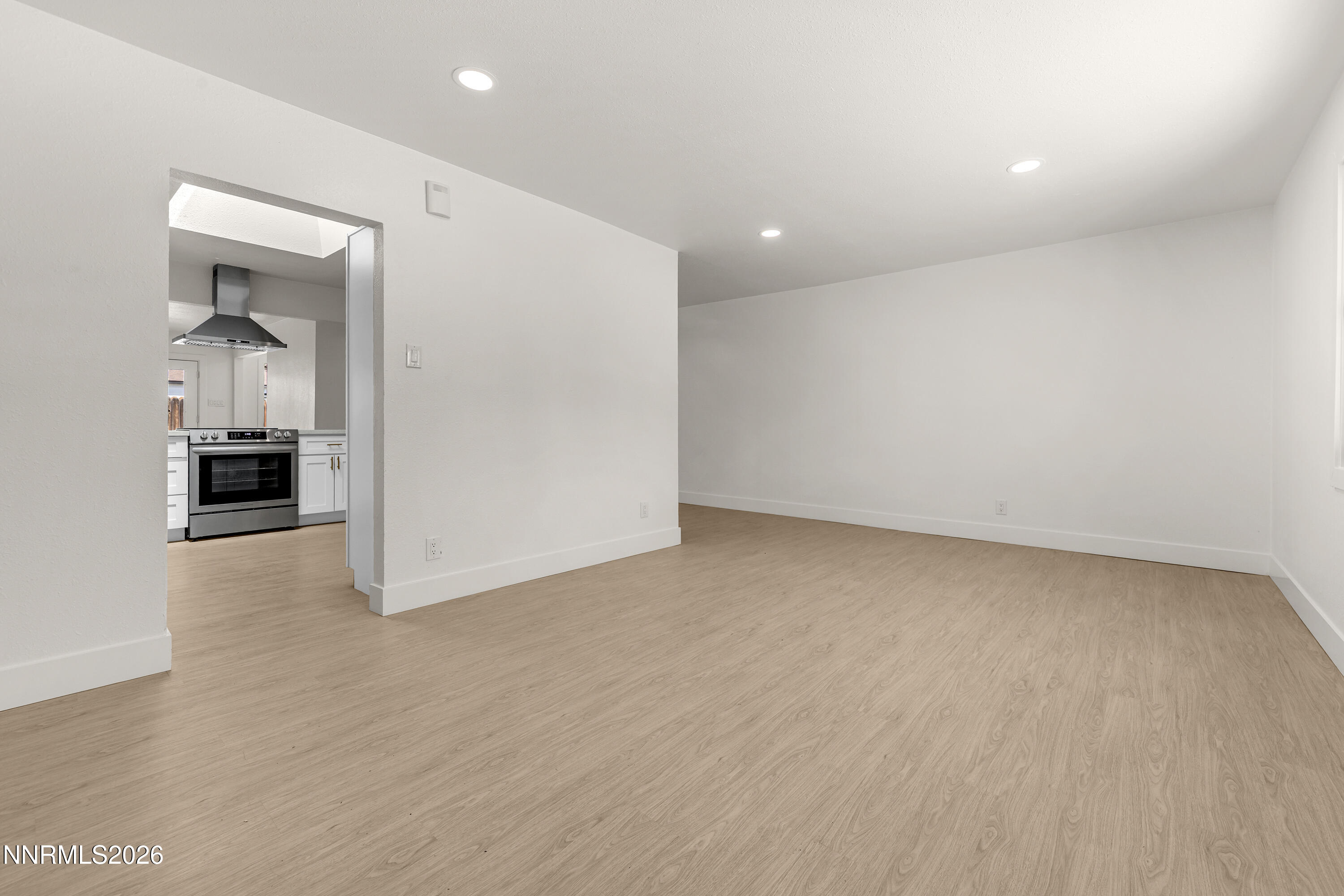 8 E O Street