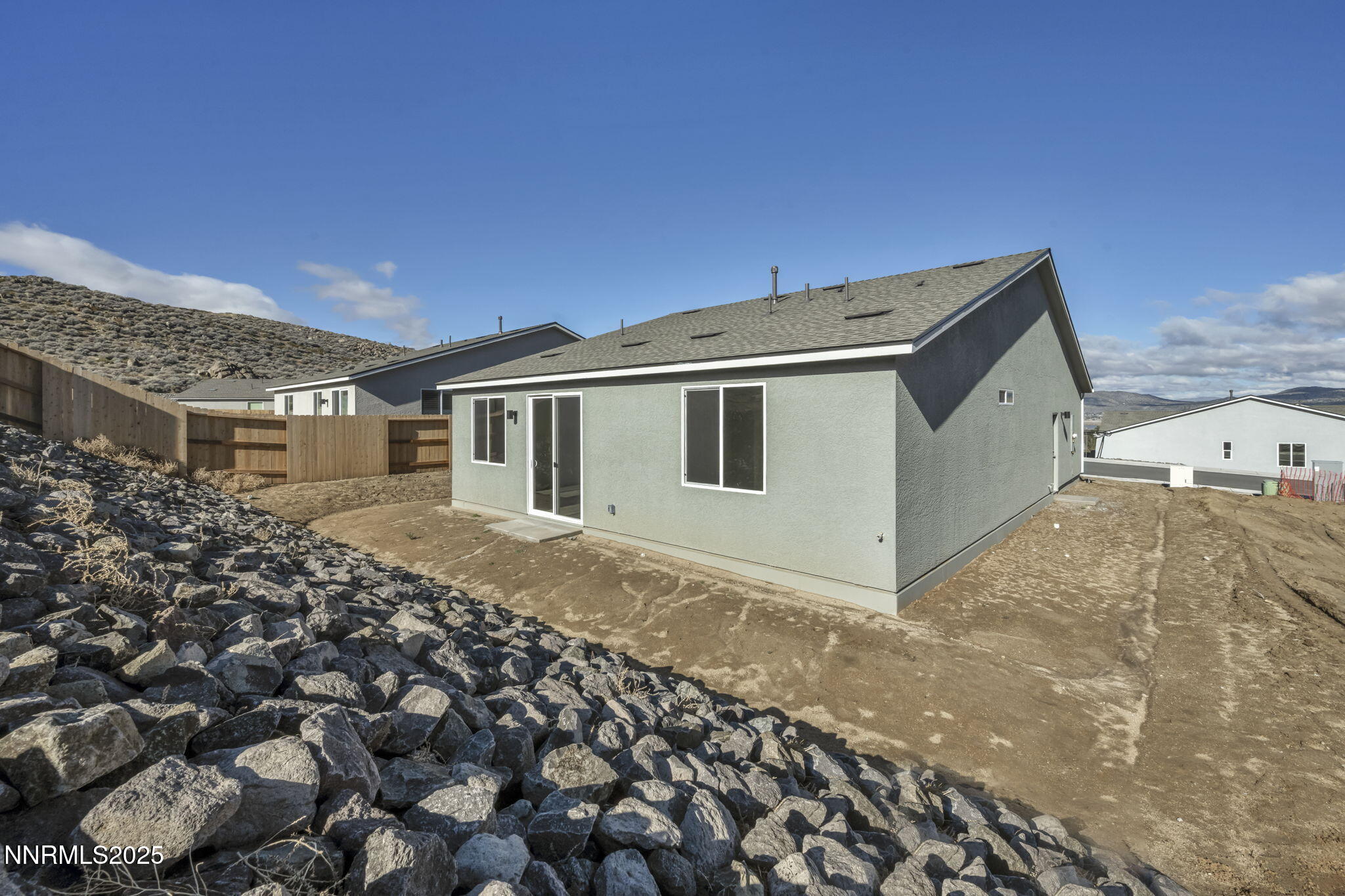 8-web-or-mls-690-e-patrician-dr