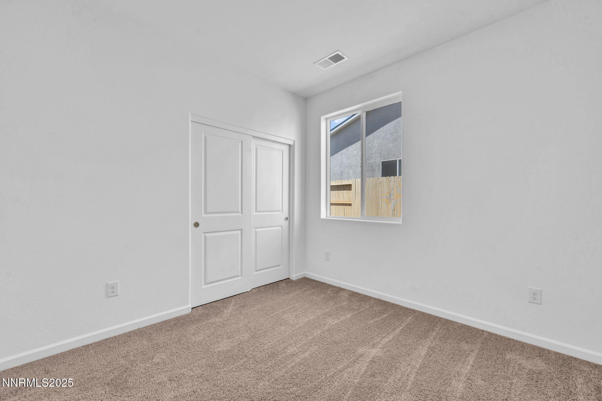 17-web-or-mls-690-e-patrician-dr