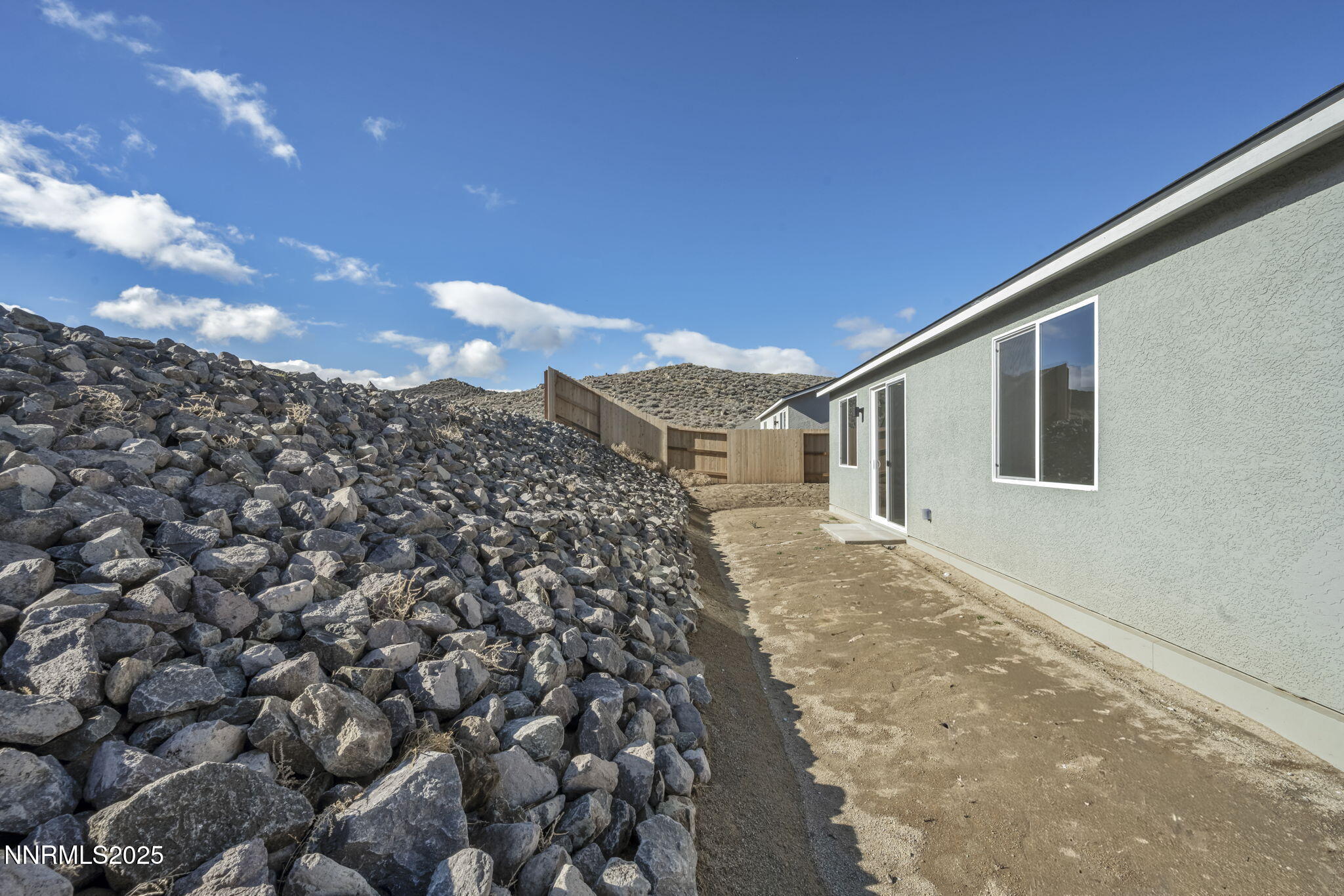 6-web-or-mls-690-e-patrician-dr