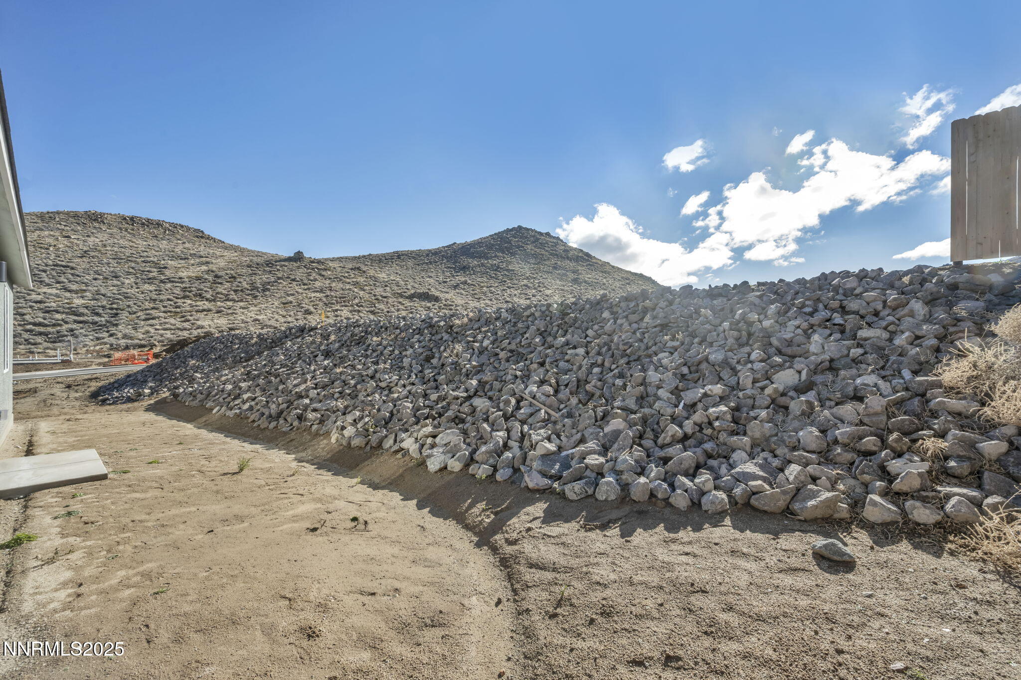 5-web-or-mls-690-e-patrician-dr