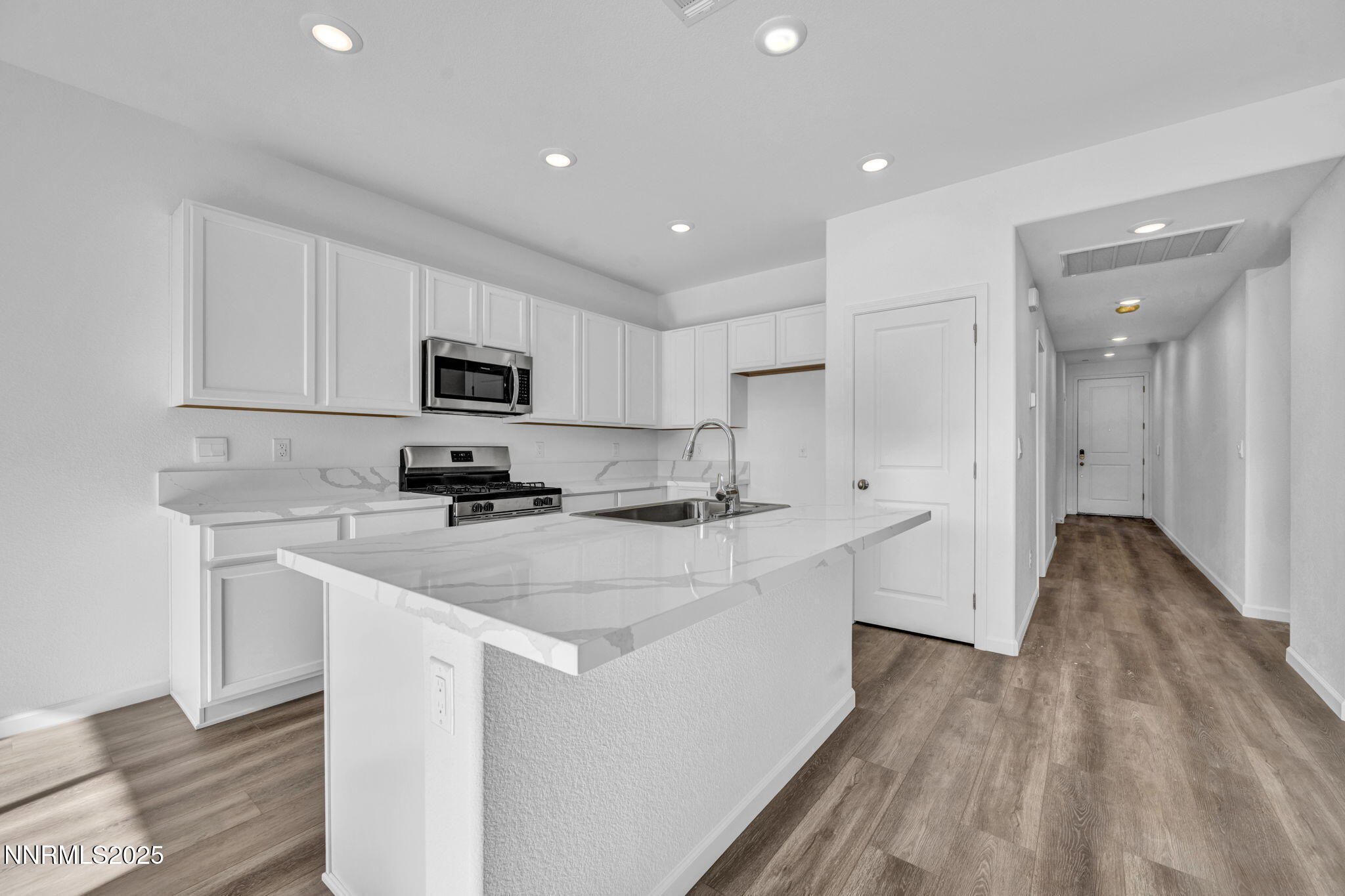 15-web-or-mls-690-e-patrician-dr (1)