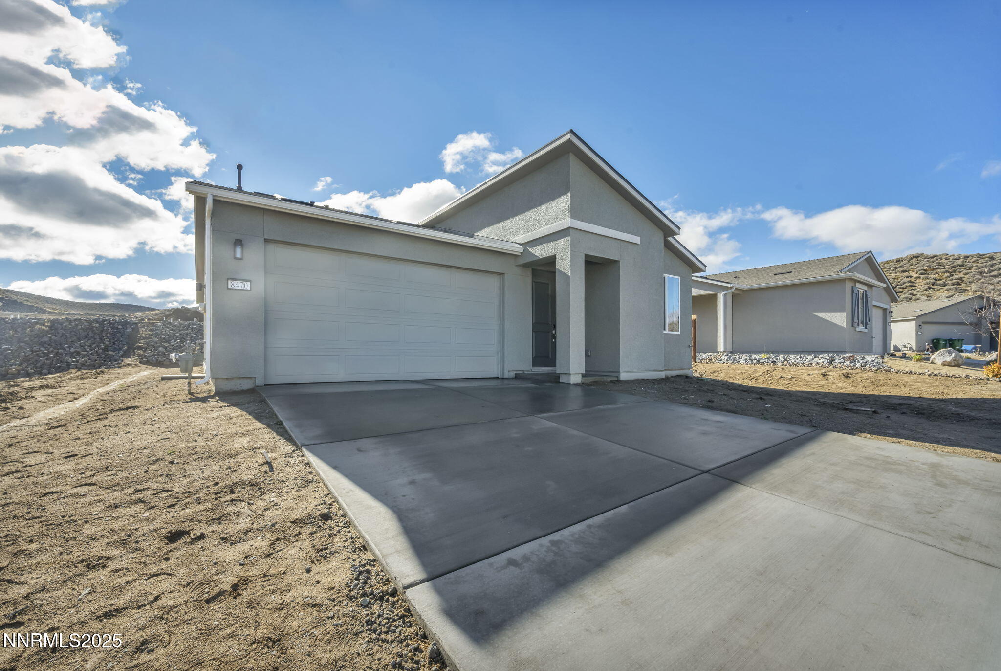 3-web-or-mls-690-e-patrician-dr