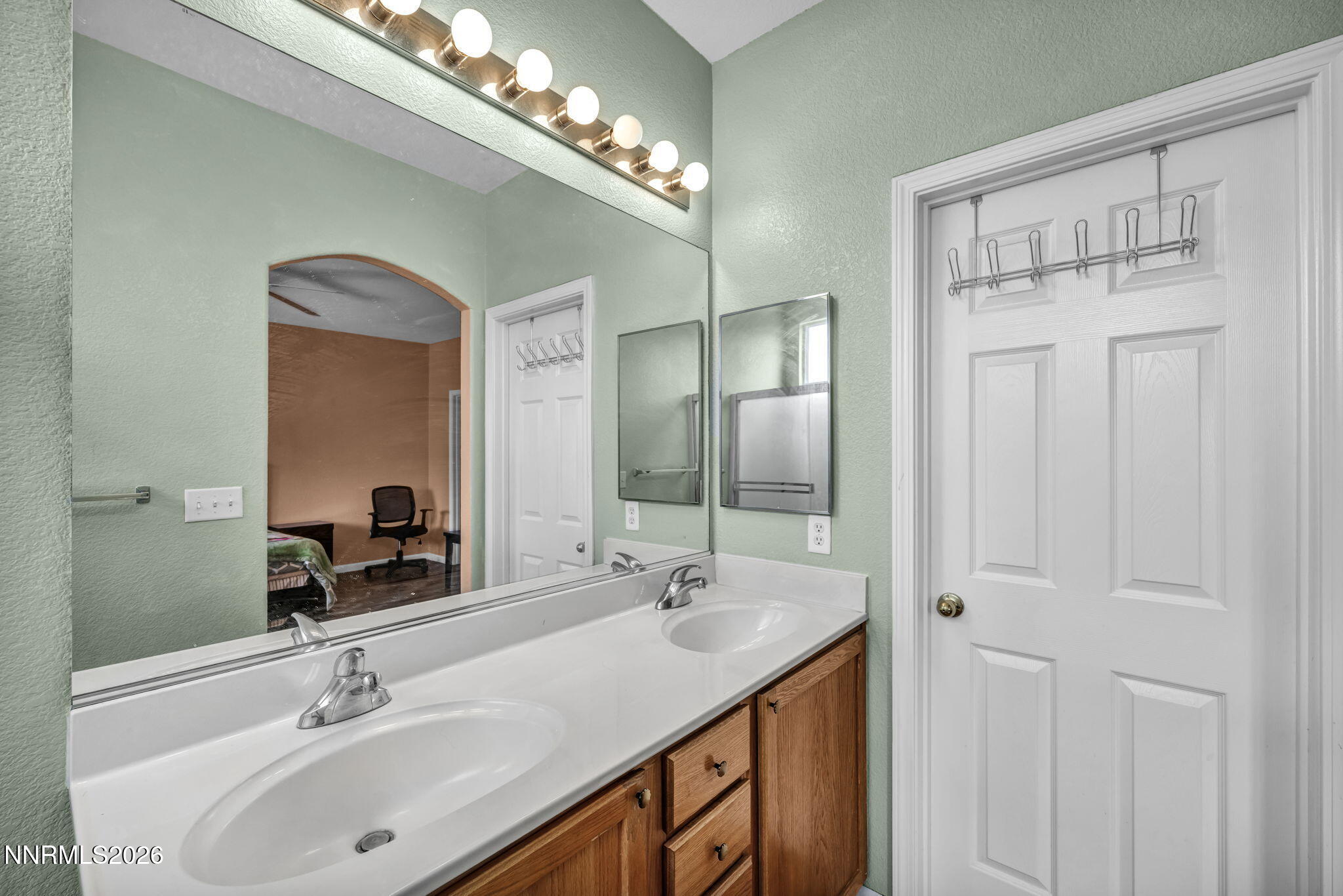43-web-or-mls-570-sunrise-cir