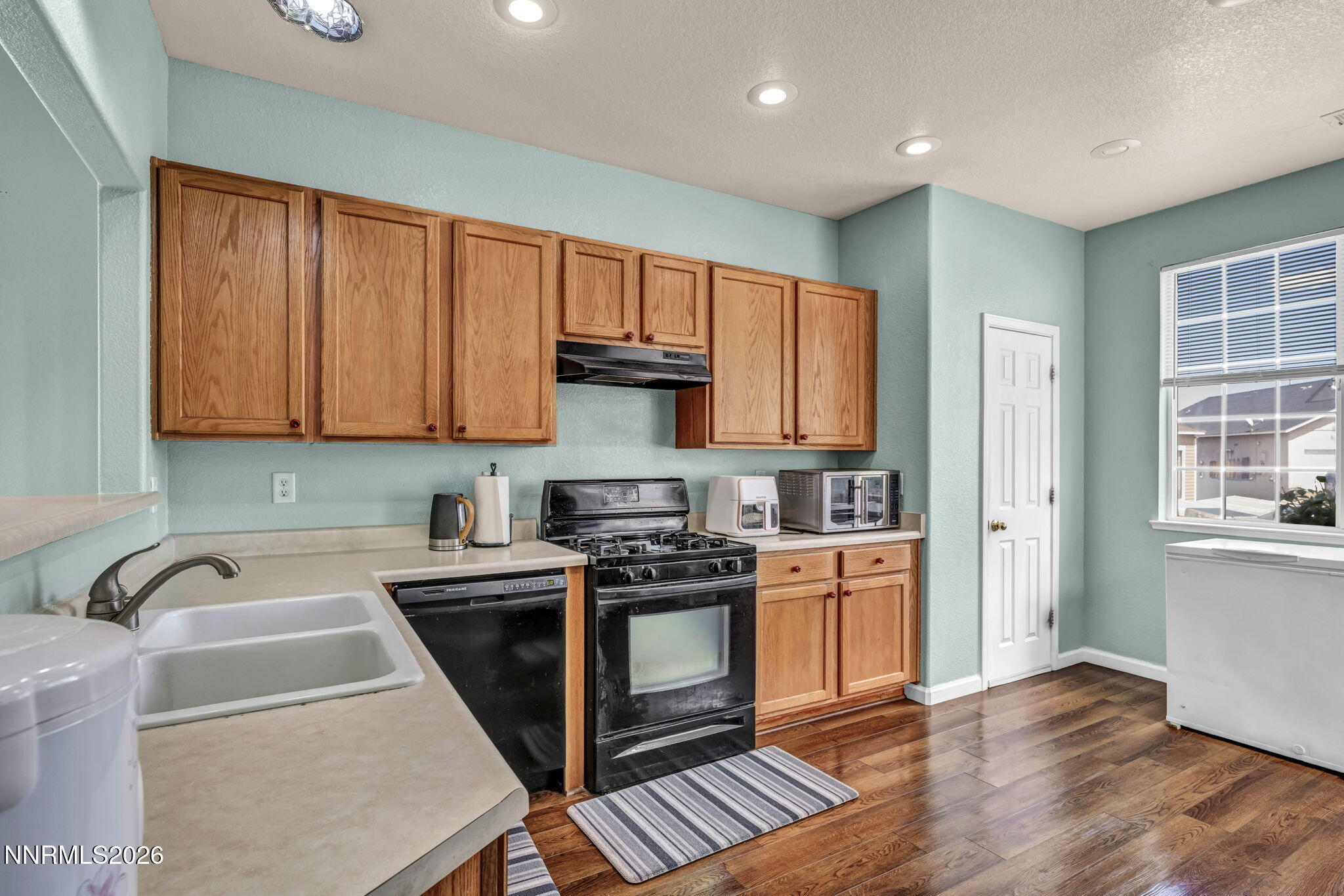 29-web-or-mls-570-sunrise-cir