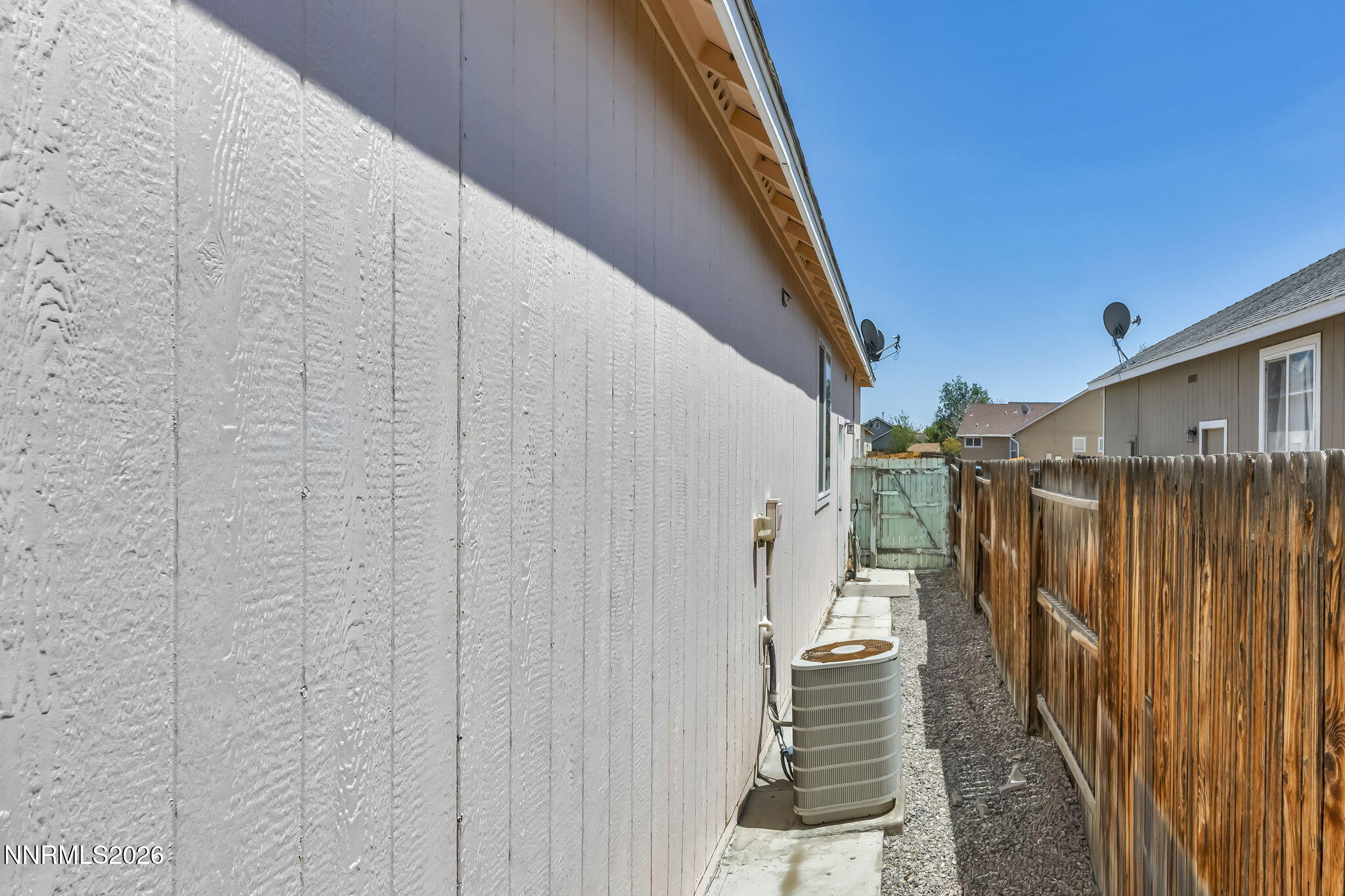 11-web-or-mls-570-sunrise-cir