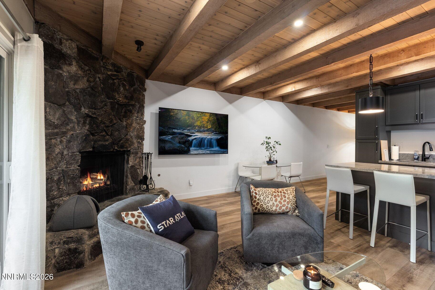 861 Southwood Boulevard 32