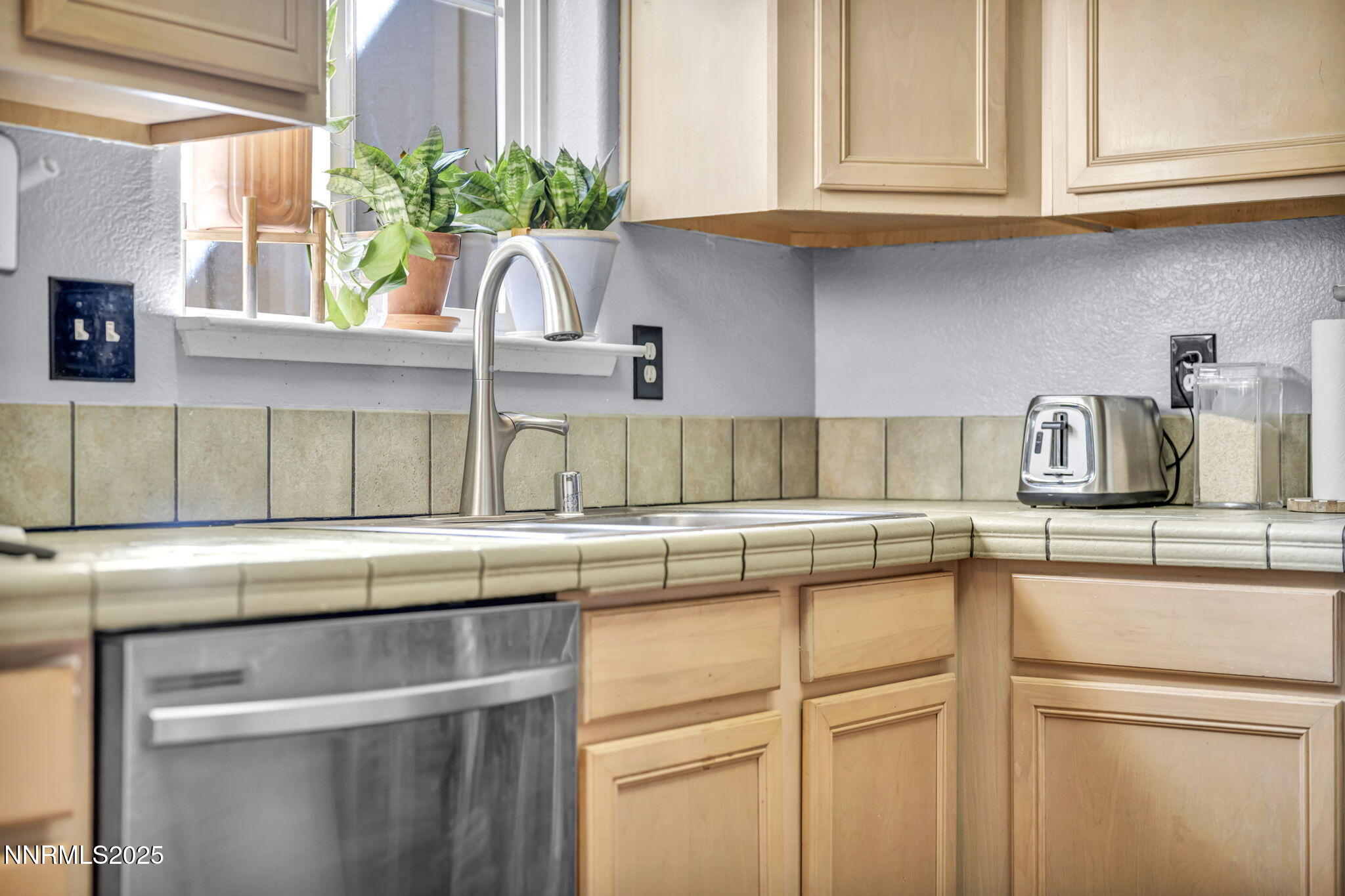 27-web-or-mls-4592-kathleen-denise-ln (1