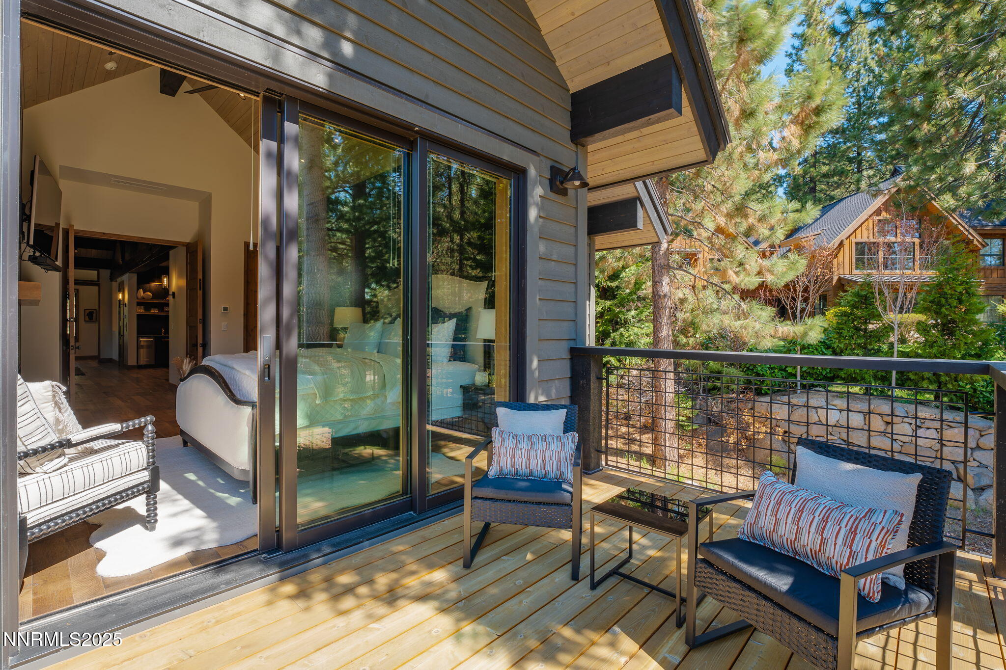 21h-45-web-or-mls-102 Slott Peak-45