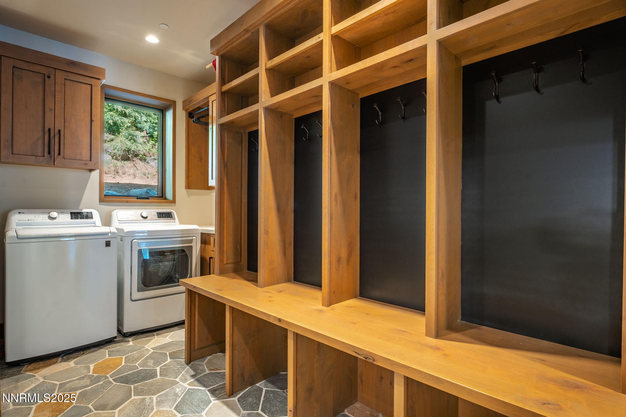 29b-66-web-or-mls-102 Slott Peak-66