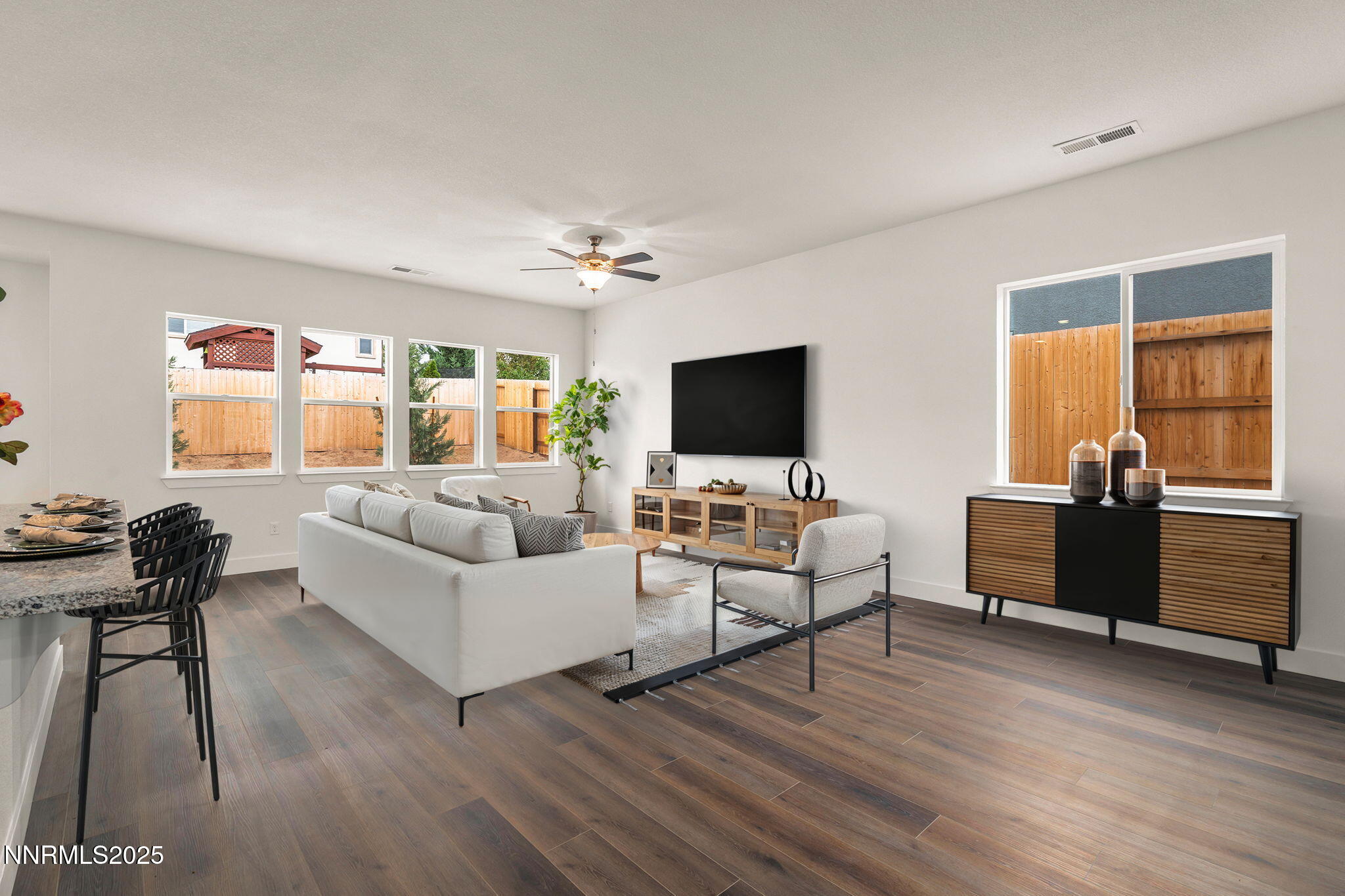 6-web-or-mls-11006_Athabasca_Dr._Living_