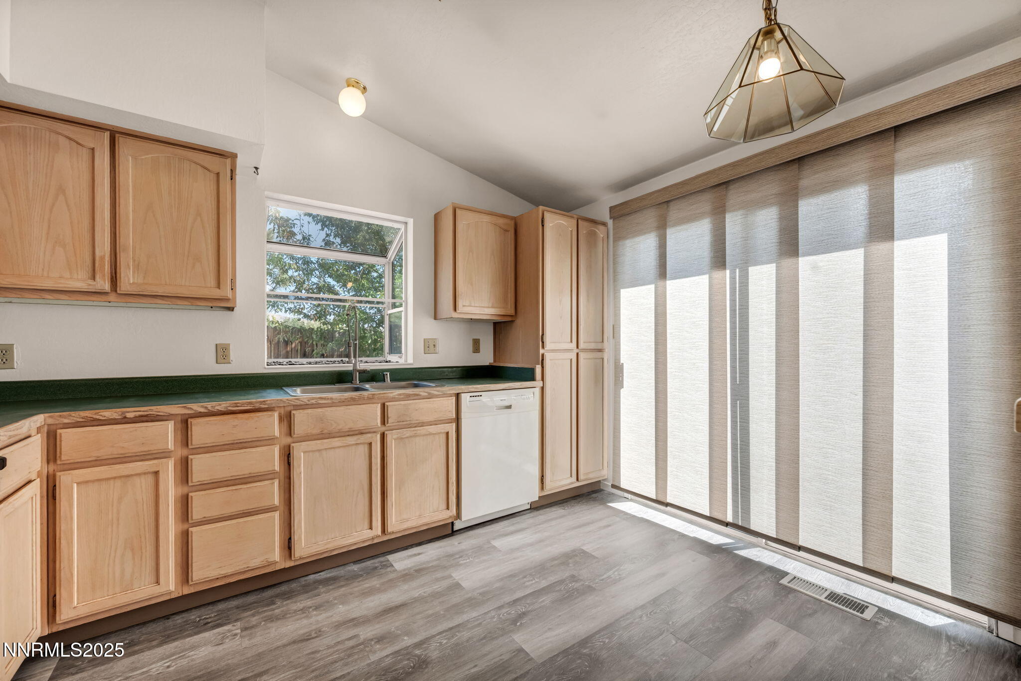 36-web-or-mls-6339-park-pl