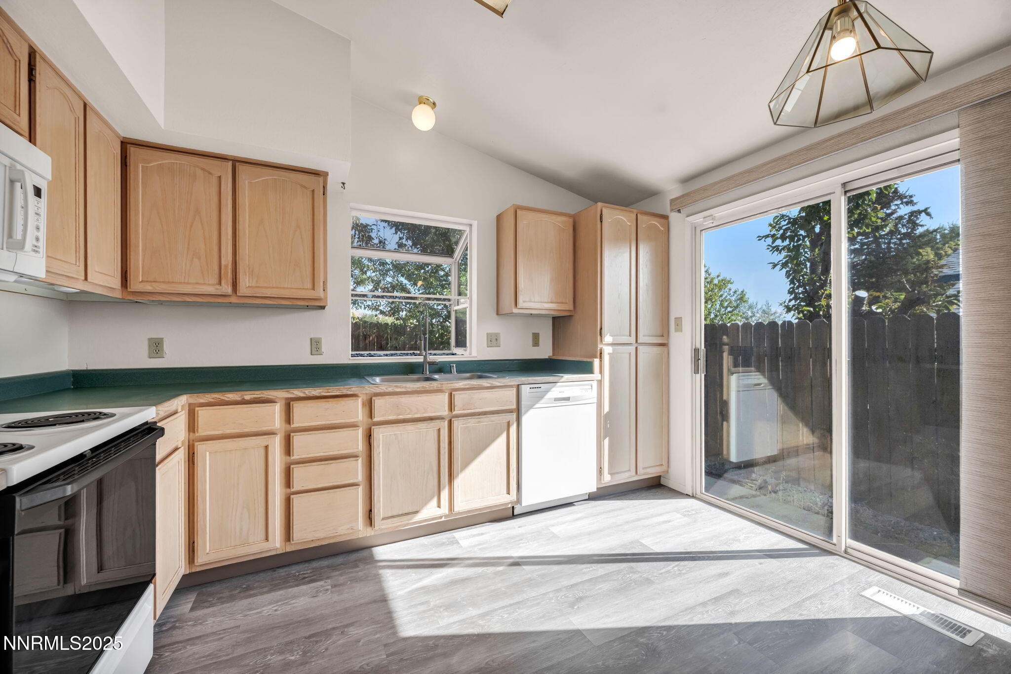 35-web-or-mls-6339-park-pl