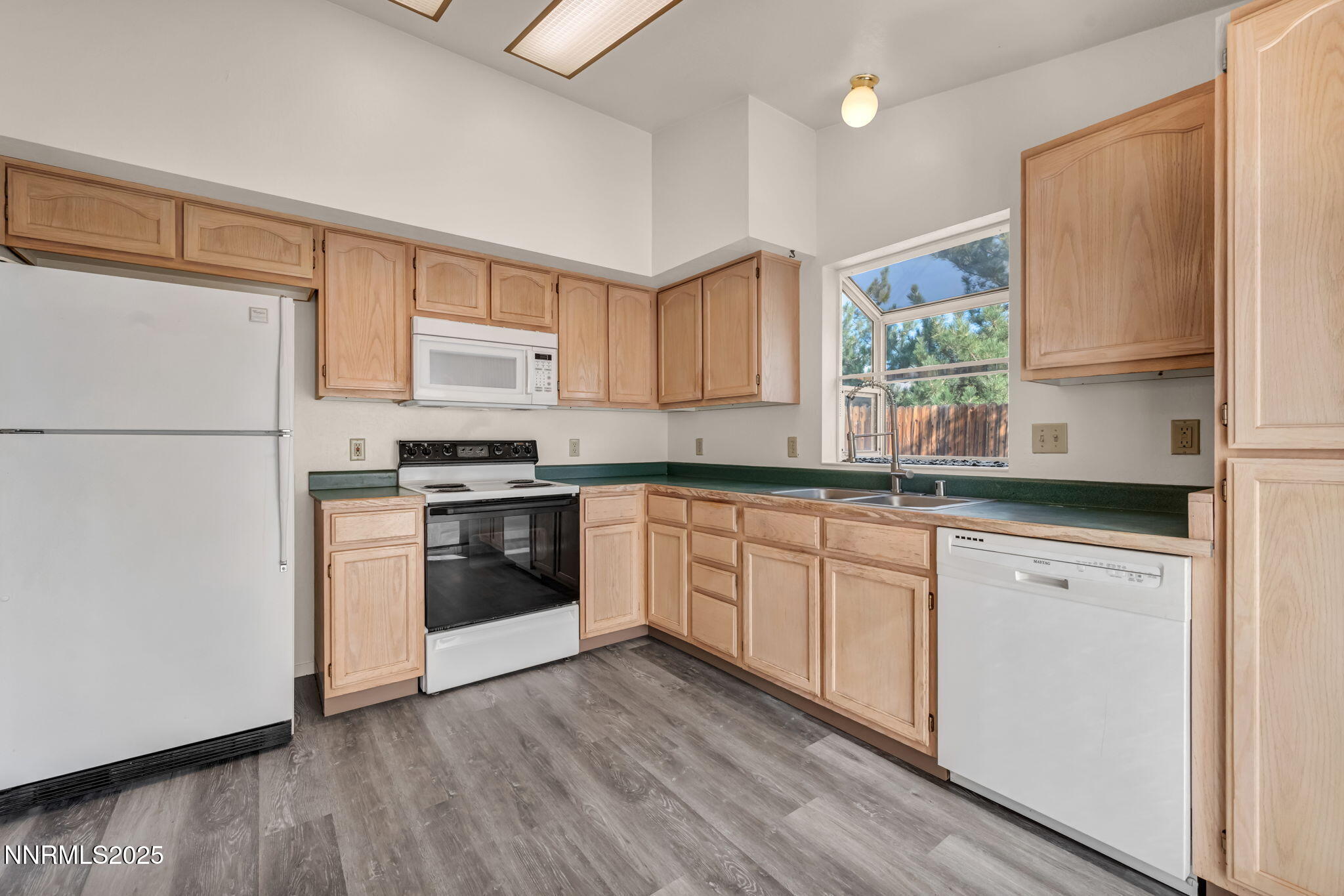 37-web-or-mls-6339-park-pl