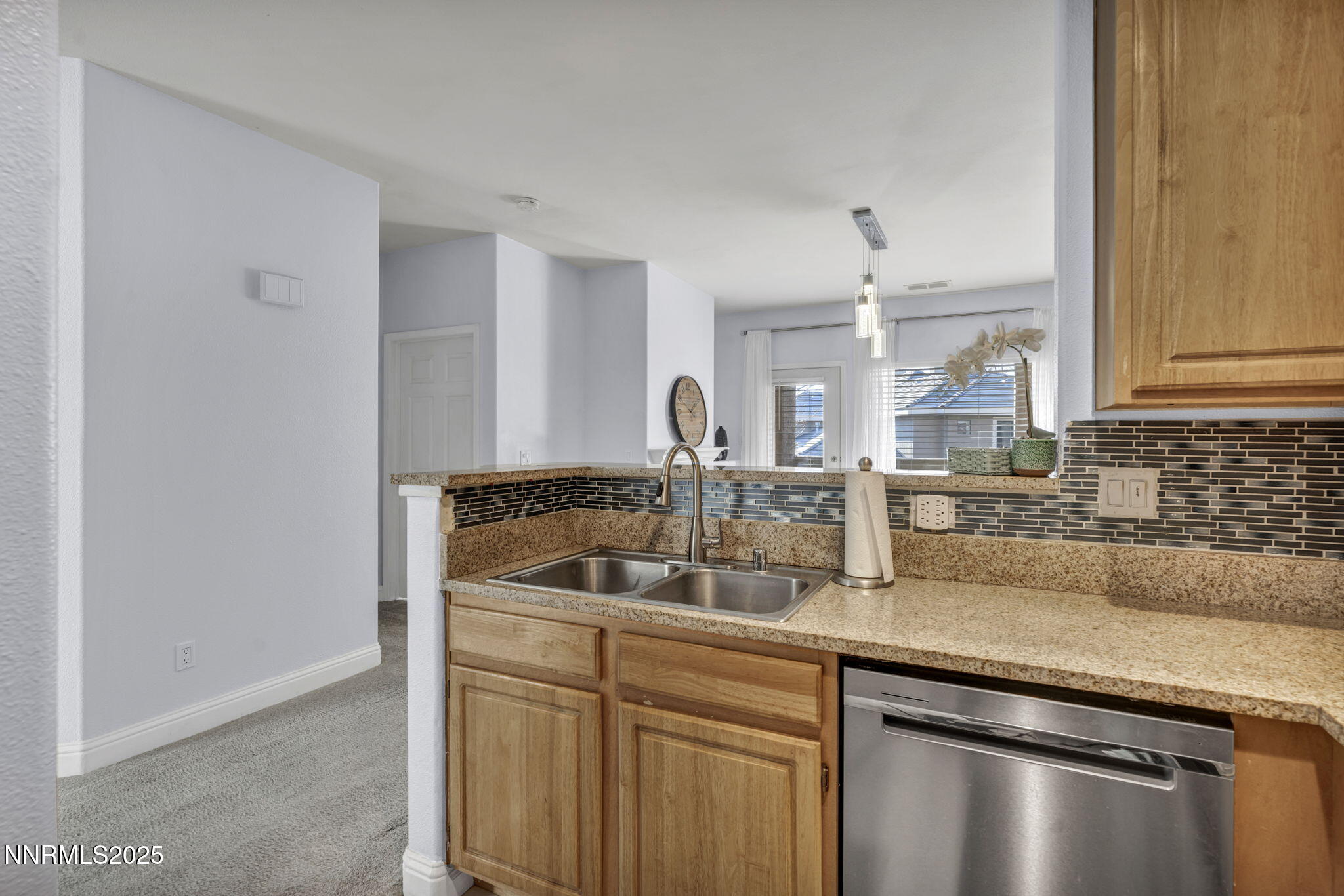 25-web-or-mls-900-s-meadows-pkwy-3223