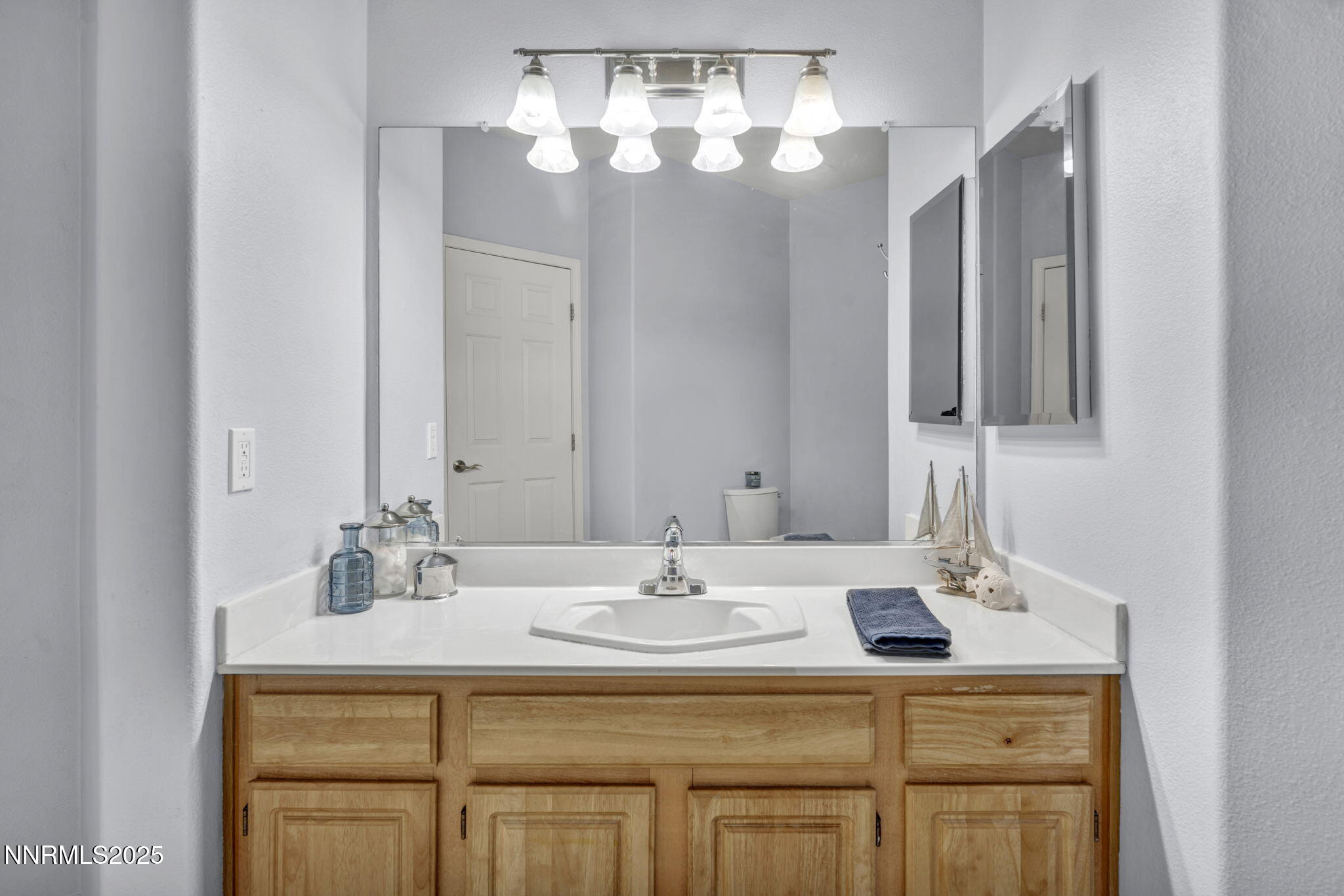 46-web-or-mls-900-s-meadows-pkwy-3223